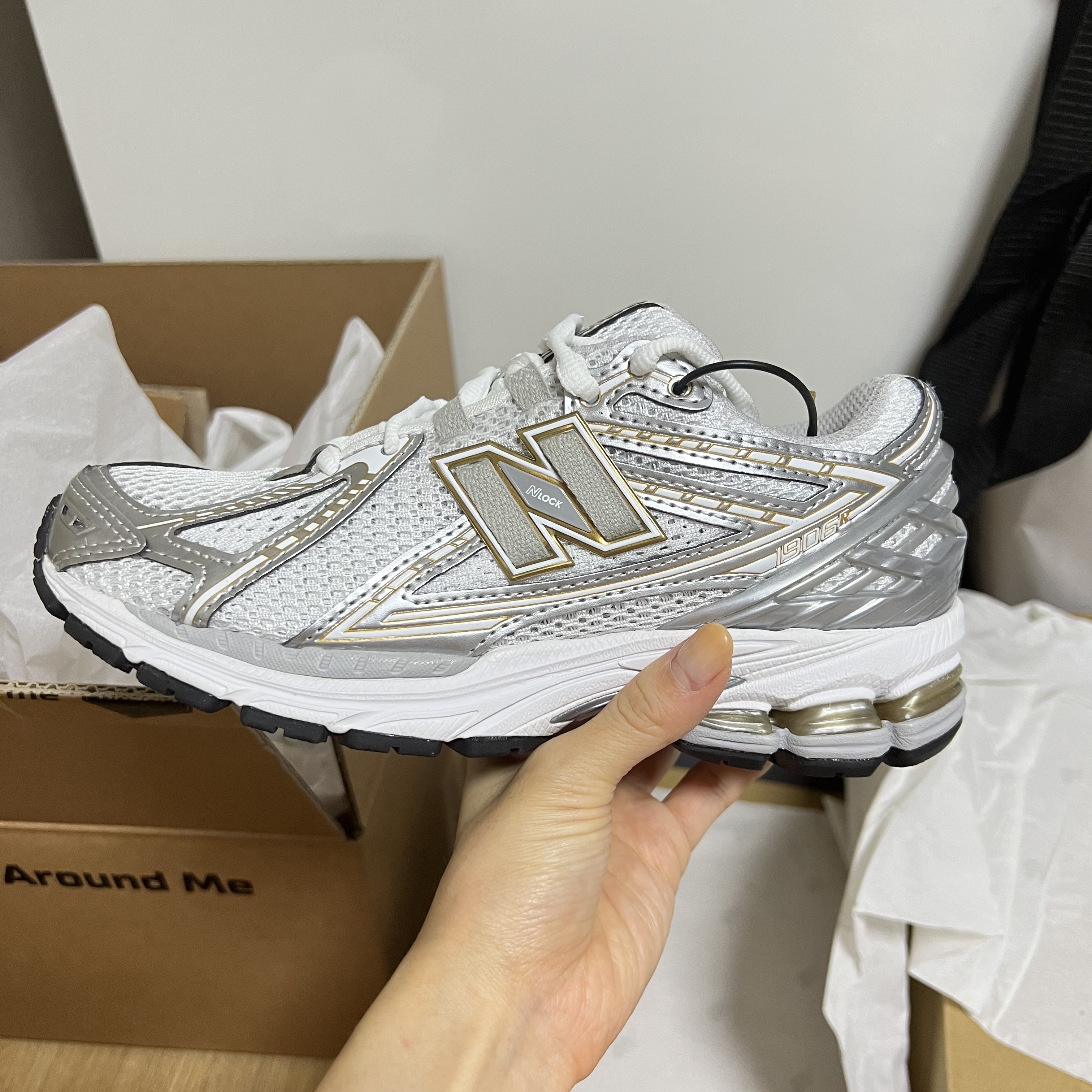 New Balance 1906R White Metallic Silver 착용 스타일 - 3