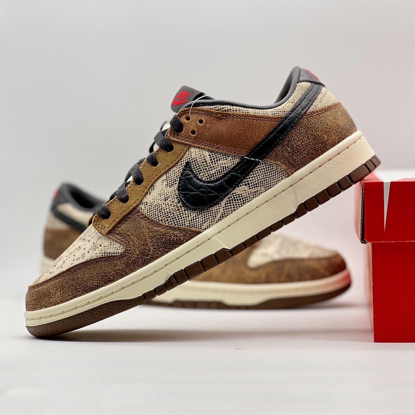 Nike Dunk Low PRM Head to Head 착용 스타일 - 4