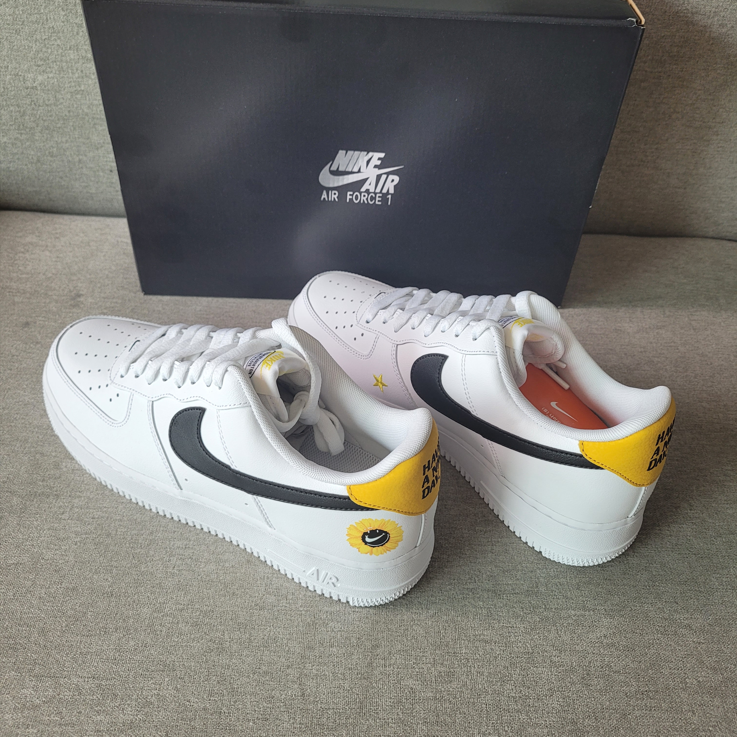 Nike Air Force 1 '07 LV8 2 Have a Nike Day 착용 스타일