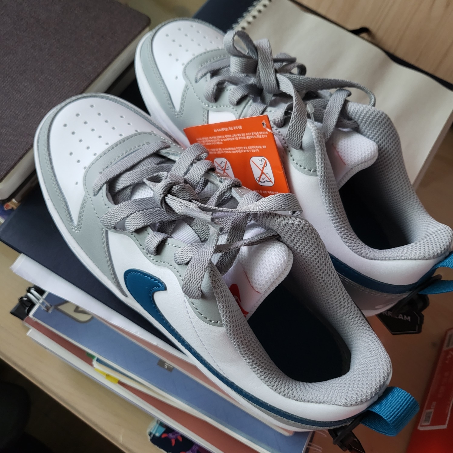(GS) Nike Court Borough Low 2 Light Smoke Grey 착용 스타일