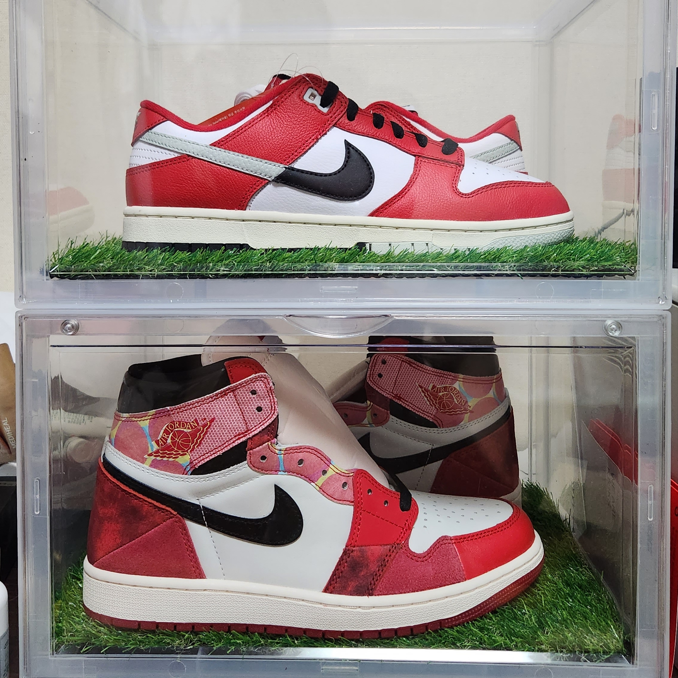 Nike Dunk Low Retro PRM University Red Black, Jordan 1 Retro High Spider-Man Next Chapter 착용 스타일