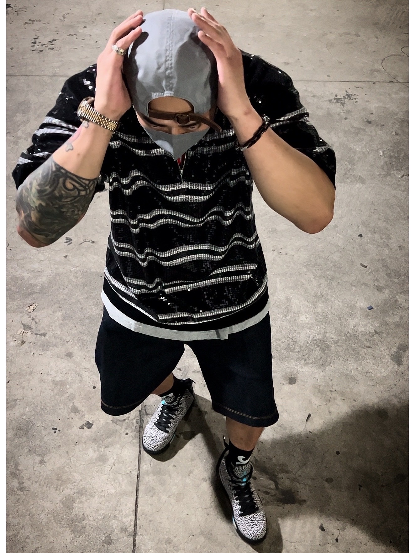 Supreme Washed Chino Twill Camp Cap Grey - 22SS, Supreme Don’t Fuck Around T-Shirt Heather Grey - 22FW 착용 스타일 - 1