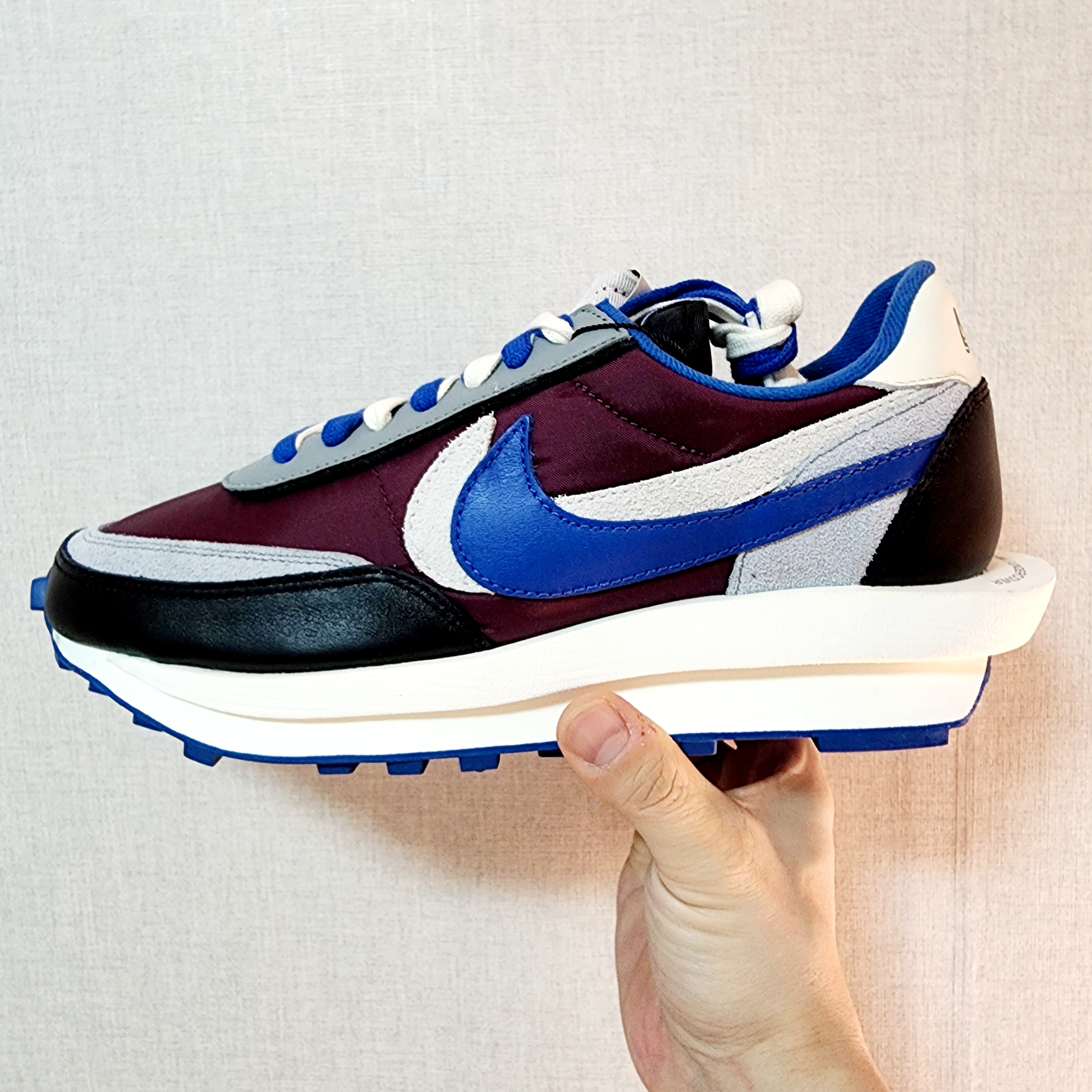 Nike x Sacai x Undercover LDWaffle Night Maroon Team Royal 착용 스타일