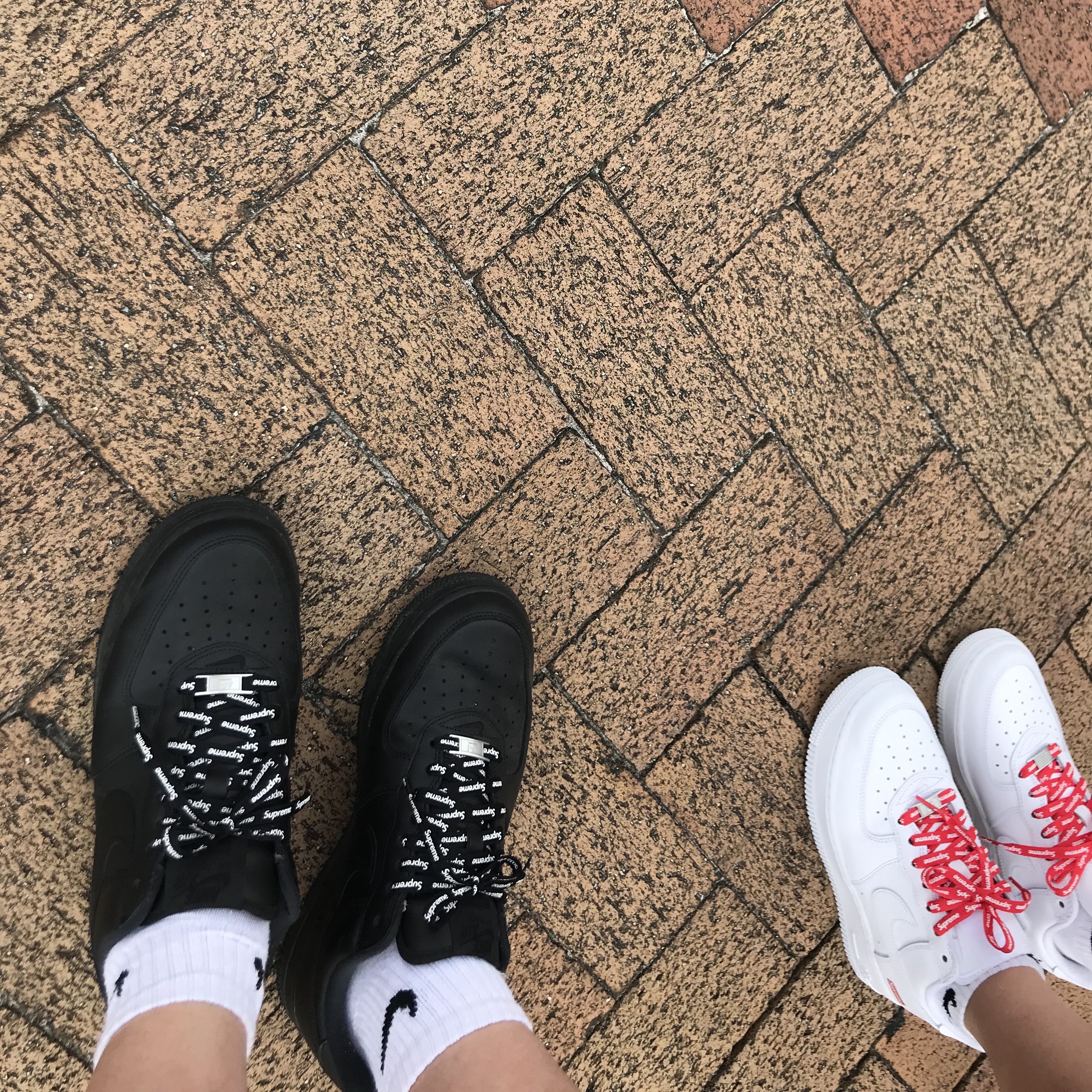 Nike x Supreme Air Force 1 Low White, Nike x Supreme Air Force 1 Low Black 착용 스타일