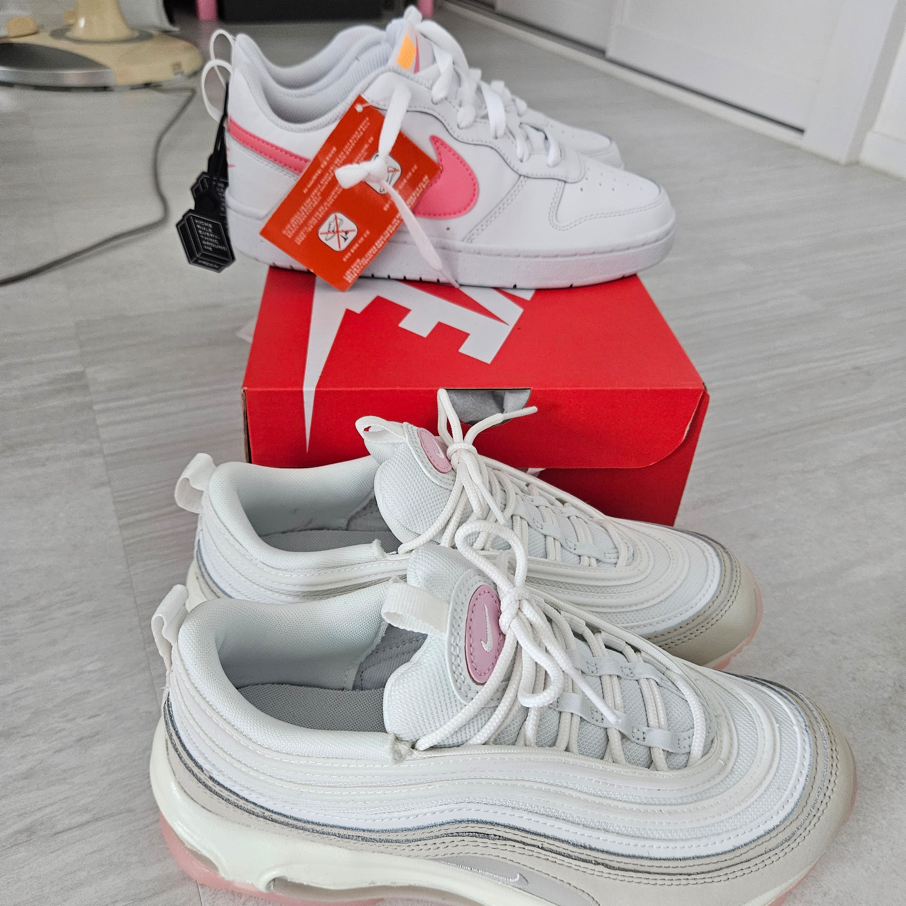 (GS) Nike Court Borough Low 2 SE White Coral Chalk 착용 스타일