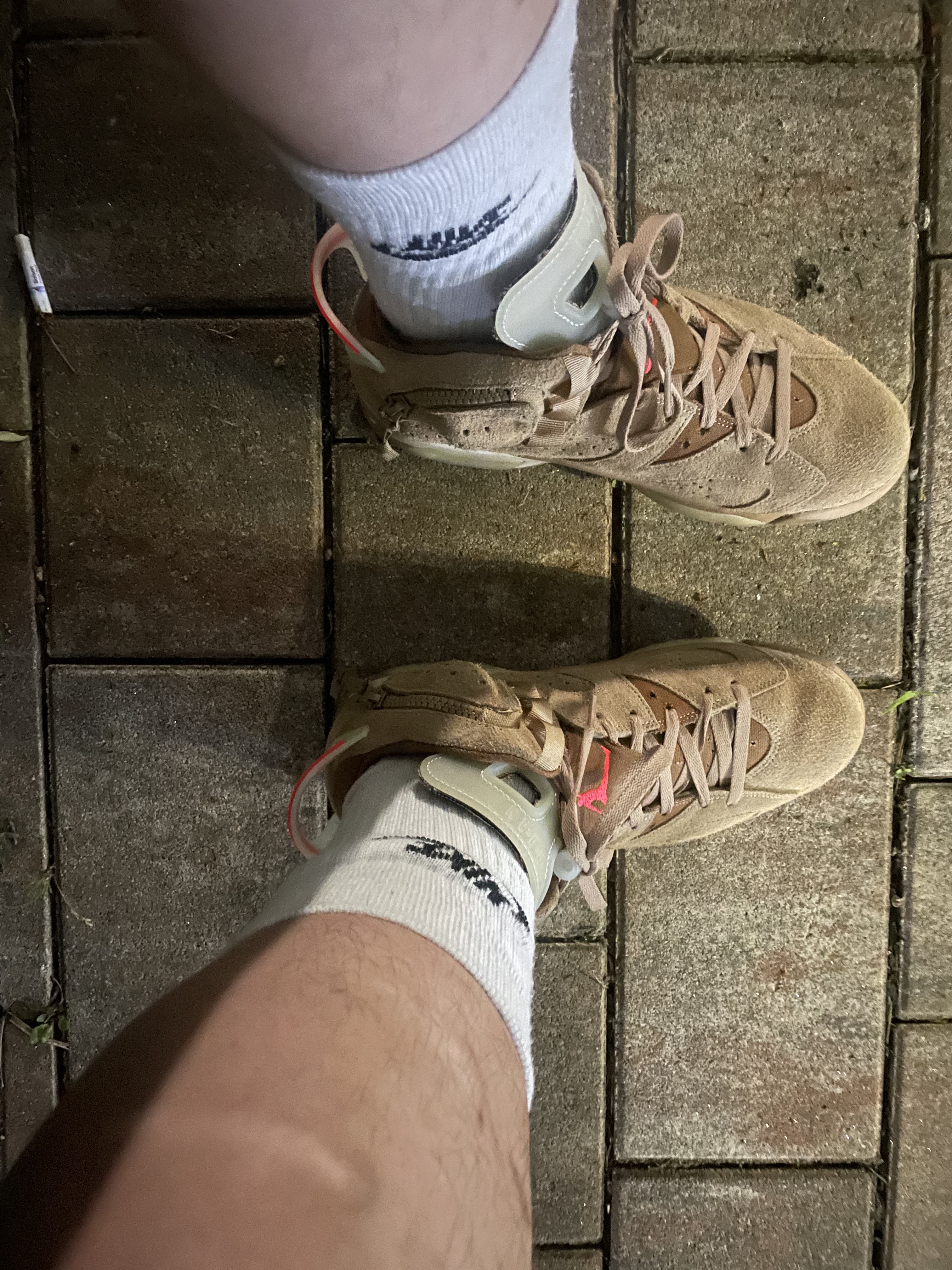 Jordan 6 x Travis Scott Retro SP British Khaki 착용 스타일