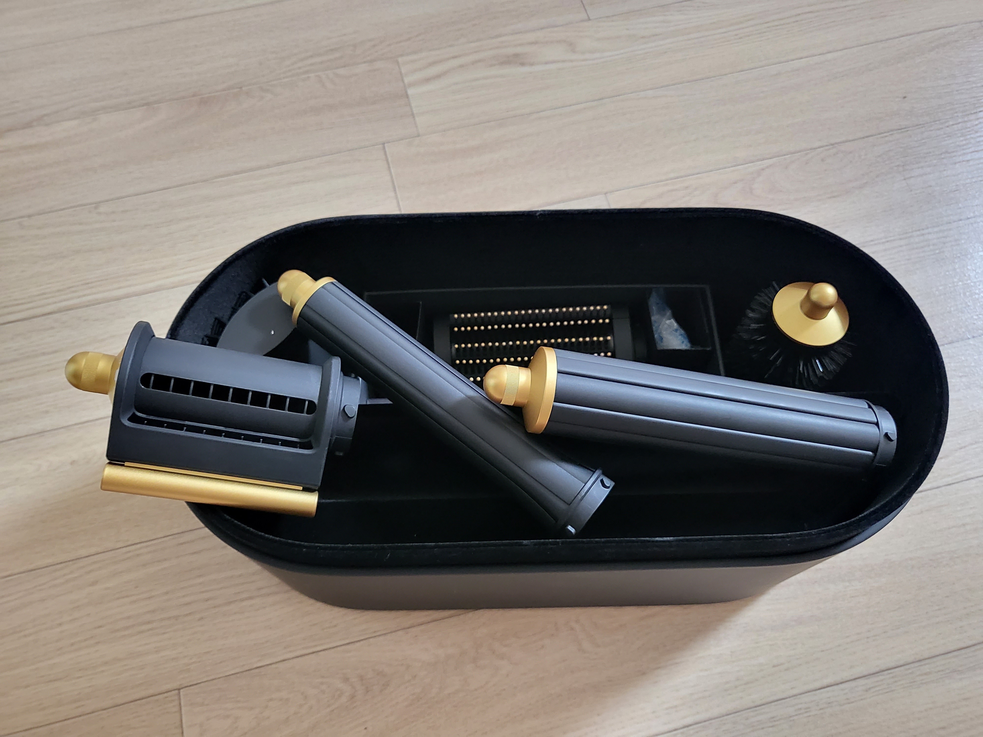 Dyson Airwrap Multi Styler Complete Long Onyx Gold (Korean Ver.) 착용 스타일 - 2