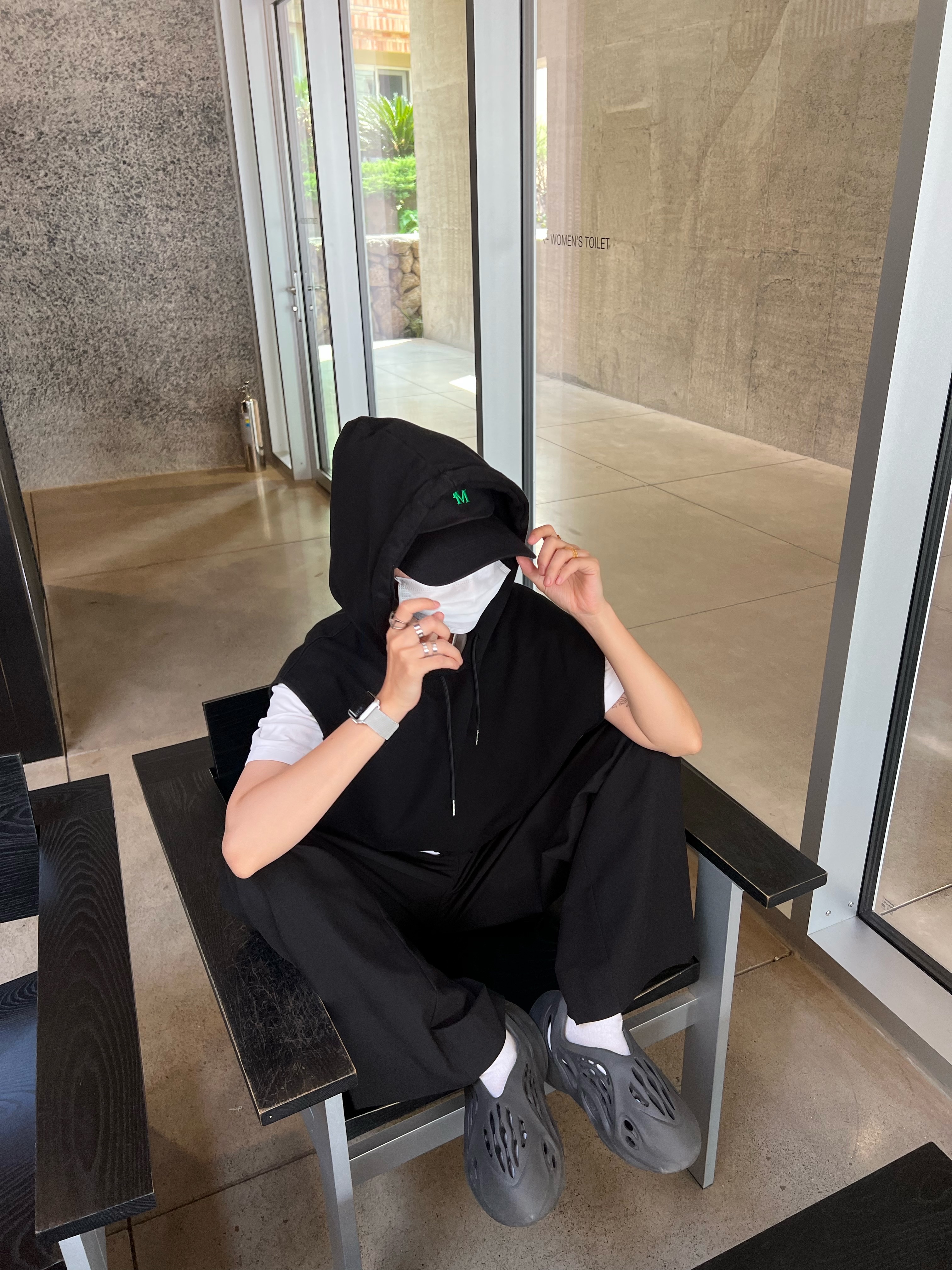 Adidas Yeezy Foam RNNR Onyx, Wooyoungmi Green Logo Ball Cap Black - 22SS 착용 스타일 - 4