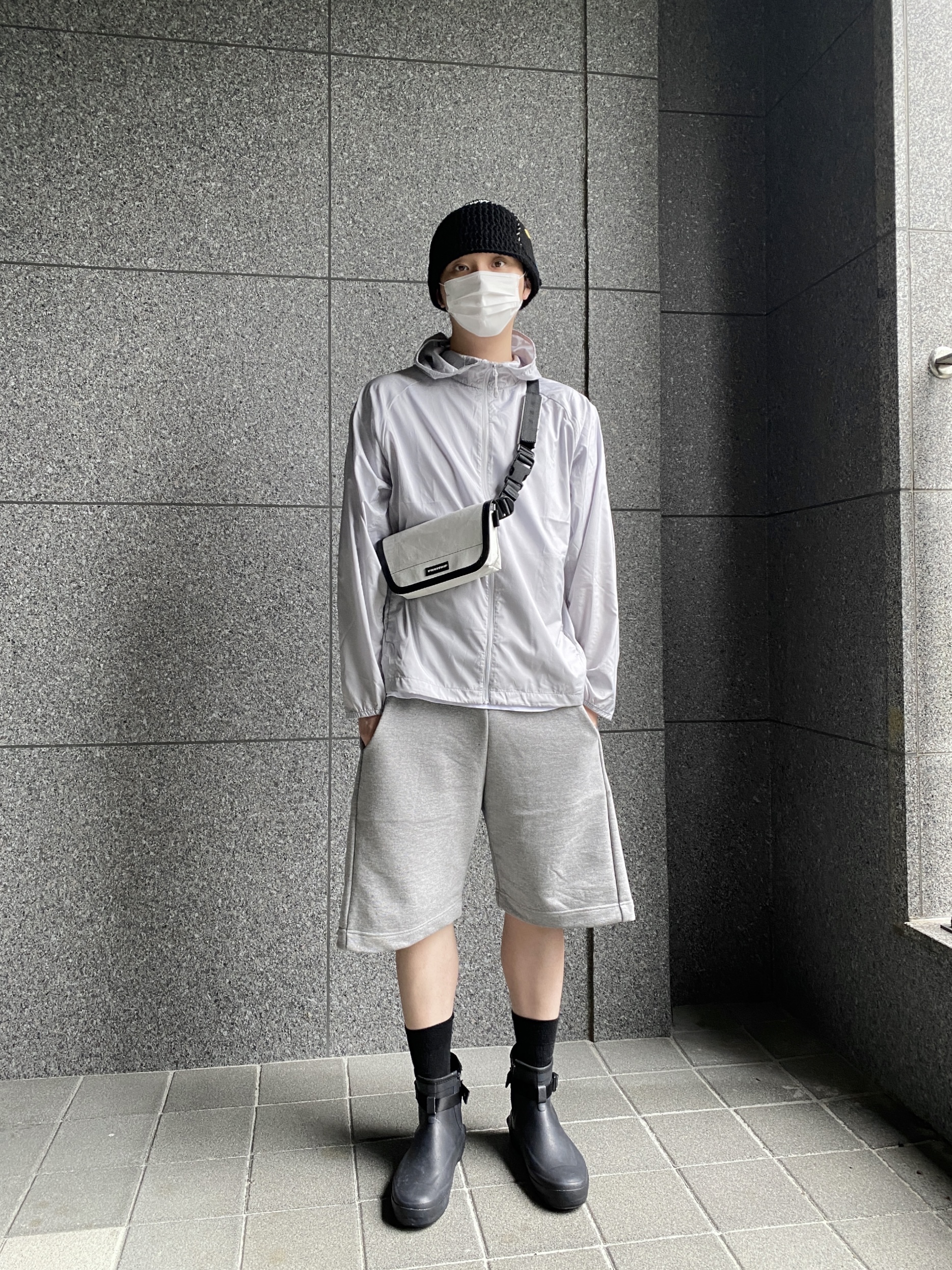 Moonstar 810s ET027 Marke Modi Charcoal, MJD Side Snap Wide Sweatshorts Melange Grey 착용 스타일 - 2