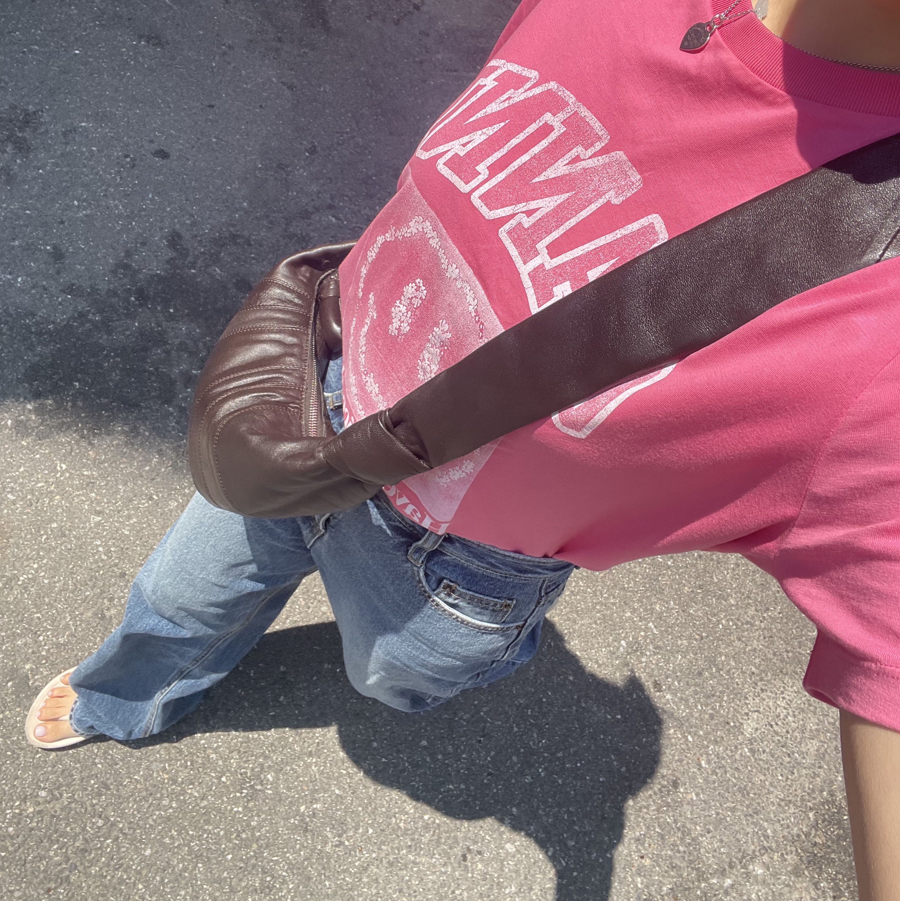 (W) Ganni Smiley T-Shirt Carmine Rose, Lemaire Small Croissant Bag Soft Nappa Leather Dark Chocolate 착용 스타일