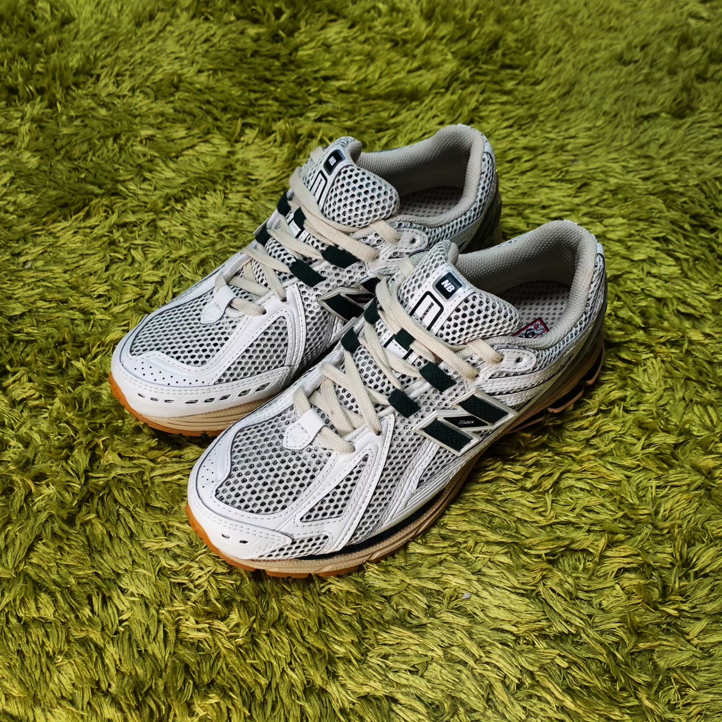 New Balance 1906R Silver Green 착용 스타일 - 3