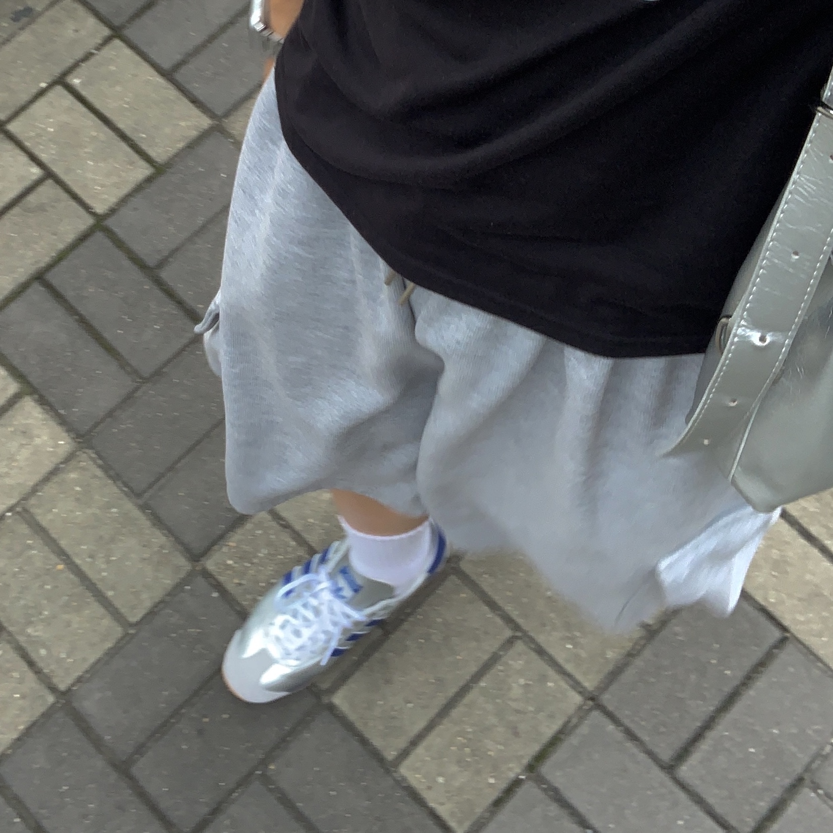 Adidas Country OG Matte Silver Bright Blue 착용 스타일