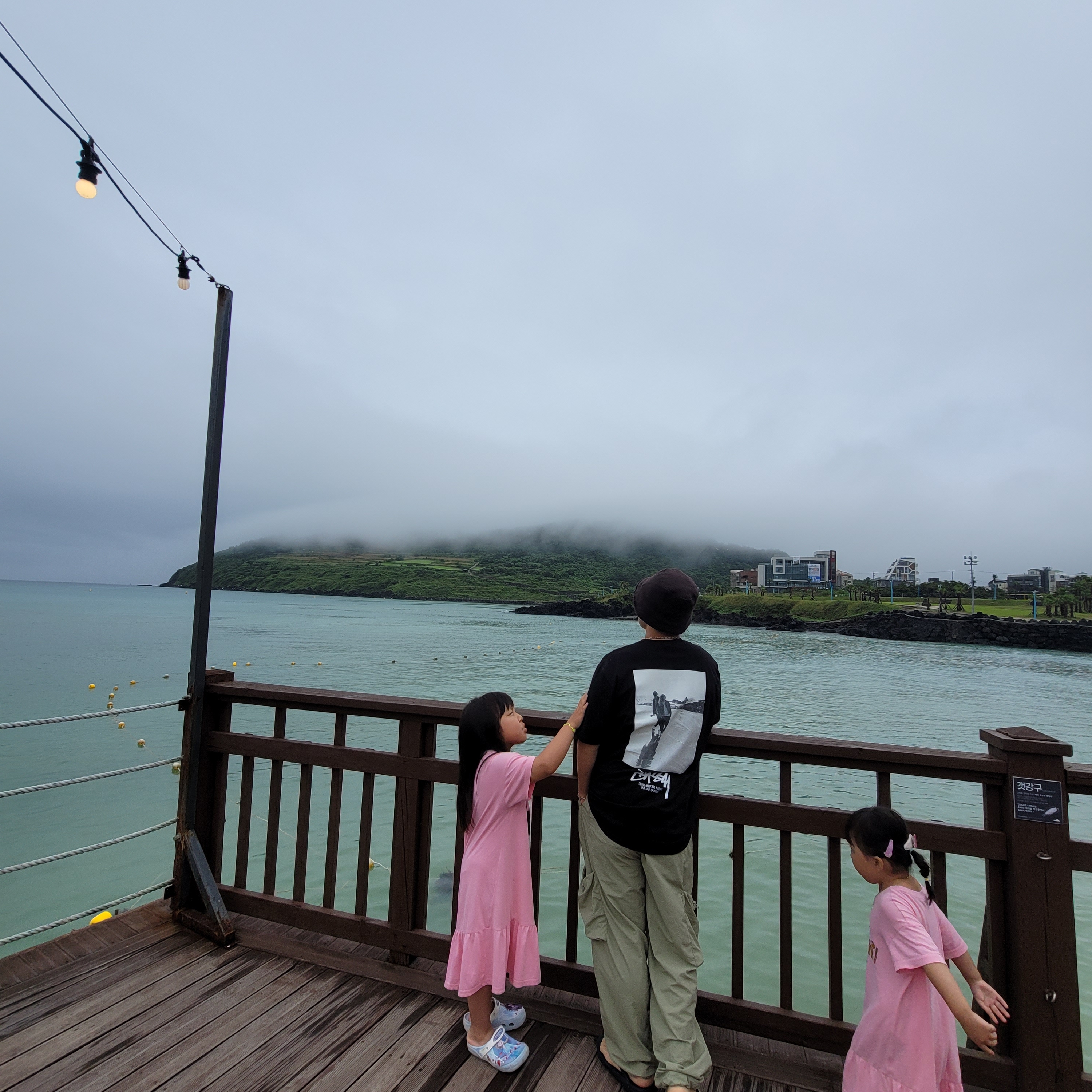 Stussy Low Tide T-Shirt Black 착용 스타일 - 3