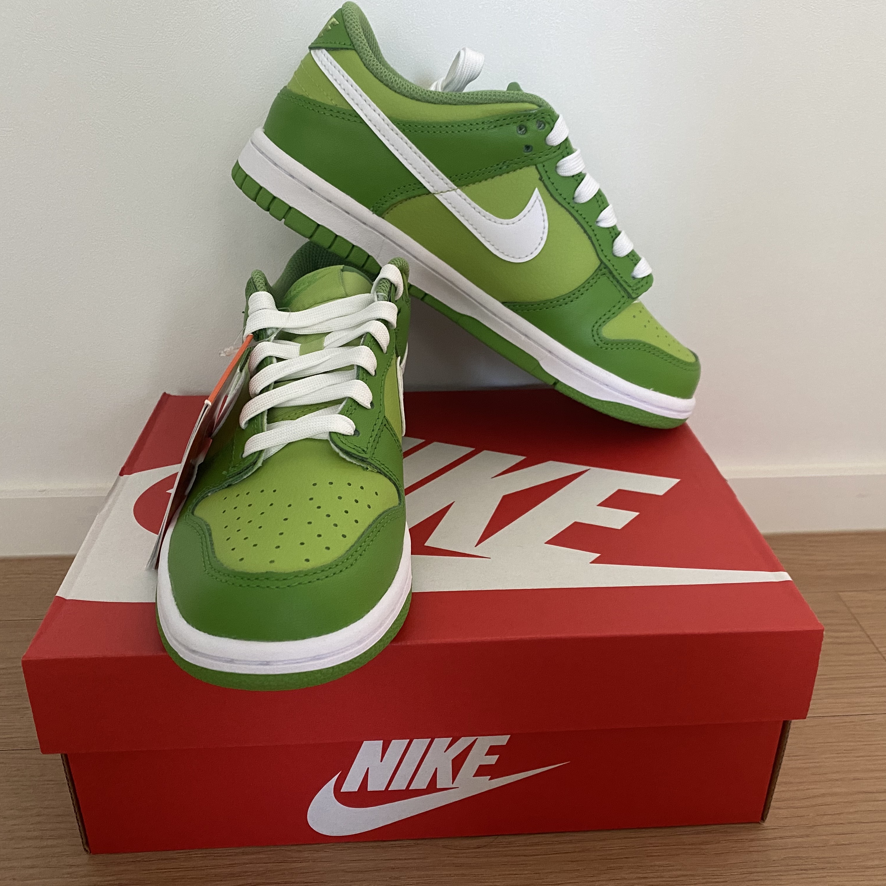 (GS) Nike Dunk Low Vivid Green 착용 스타일 - 2