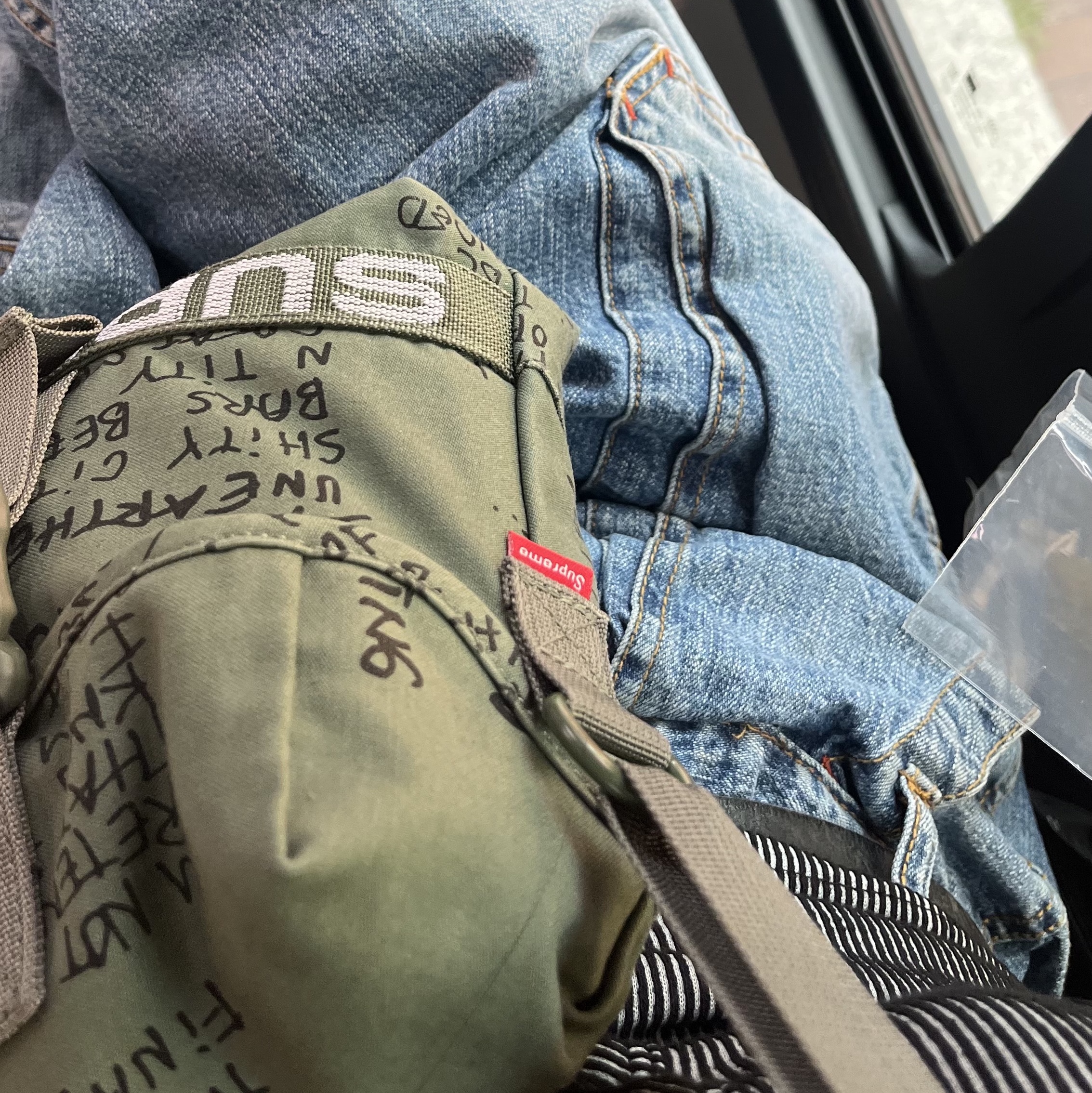 Supreme Field Side Bag Olive Gonz - 23SS 착용 스타일 - 2