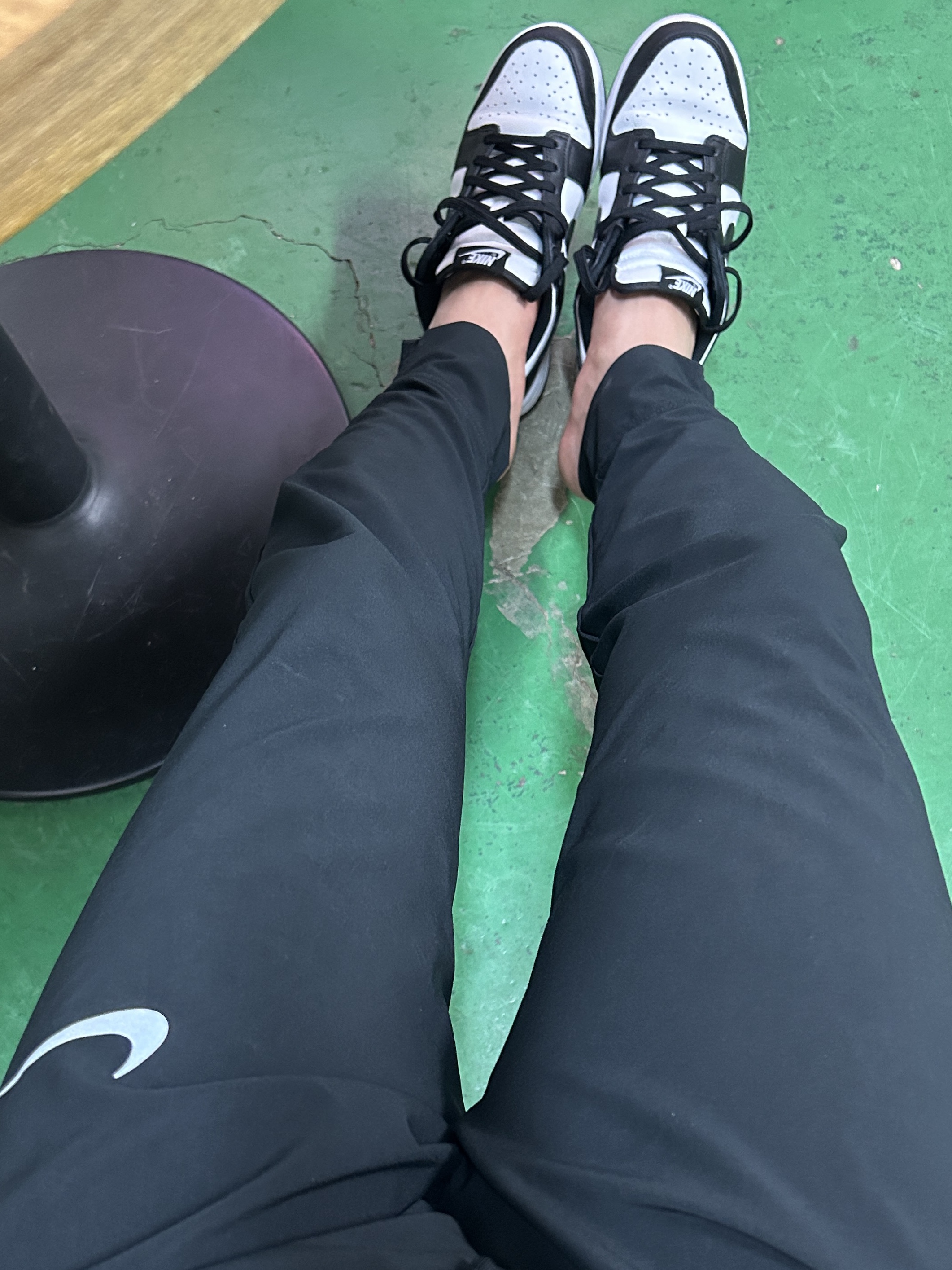 Nike Dunk Low Retro Black, Nike Dri-Fit Challenger Knit Pants Black - Asia 착용 스타일