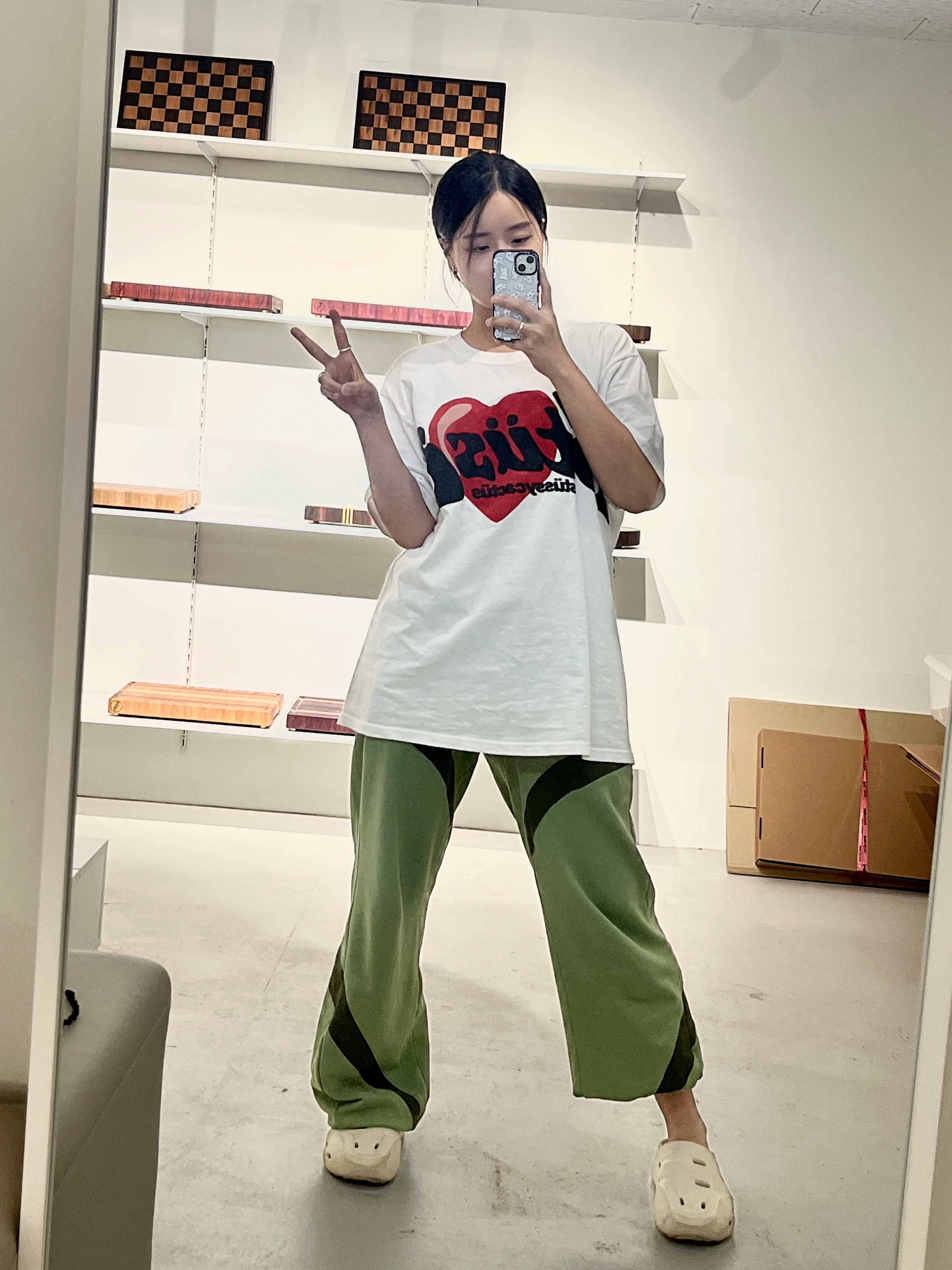 Stussy x Cactus Plant Flea Market Heart T-Shirt, New Balance NB Clog Ivory 착용 스타일