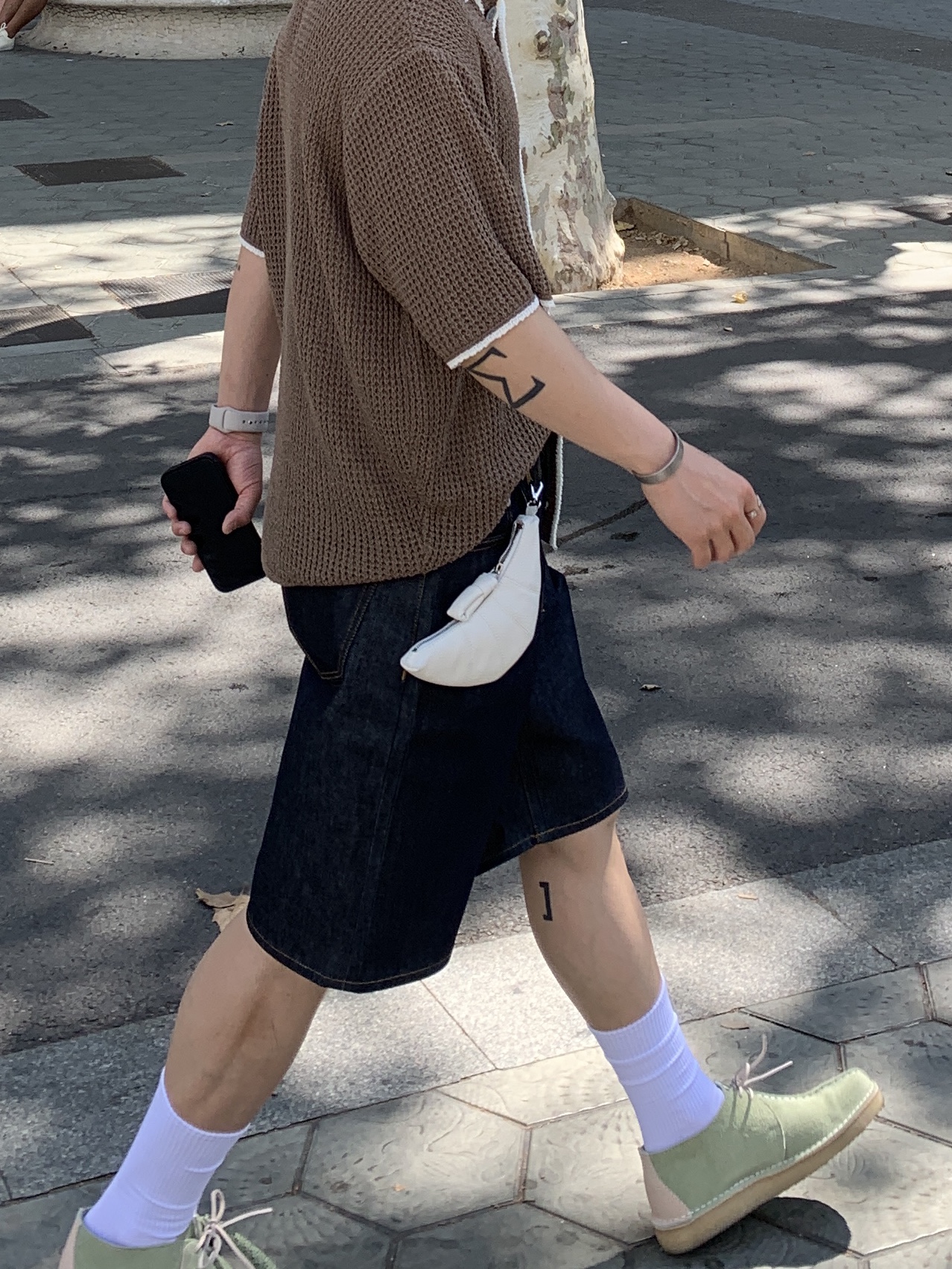 Clarks Desert Trek Suede Sand, Lemaire Croissant Coin Purse Necklace Soft Grained Leather Chalk 착용 스타일 - 3