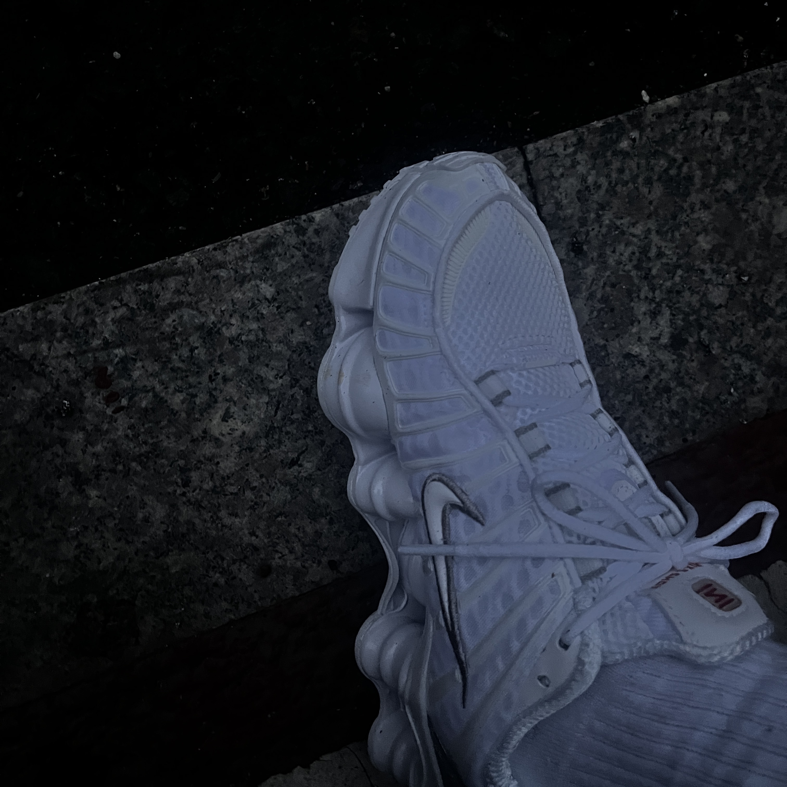 (W) Nike Shox TL White and Max Orange 착용 스타일