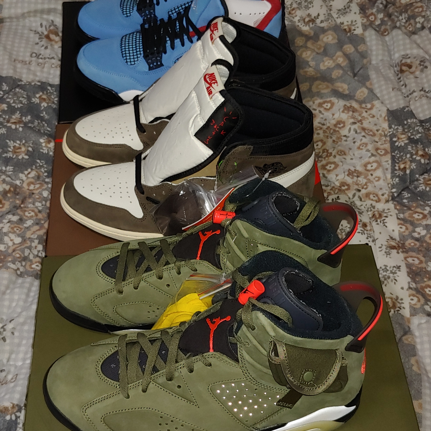 Jordan 4 x Travis Scott Retro Cactus Jack, Jordan 1 x Travis Scott Retro High OG SP Mocha 착용 스타일