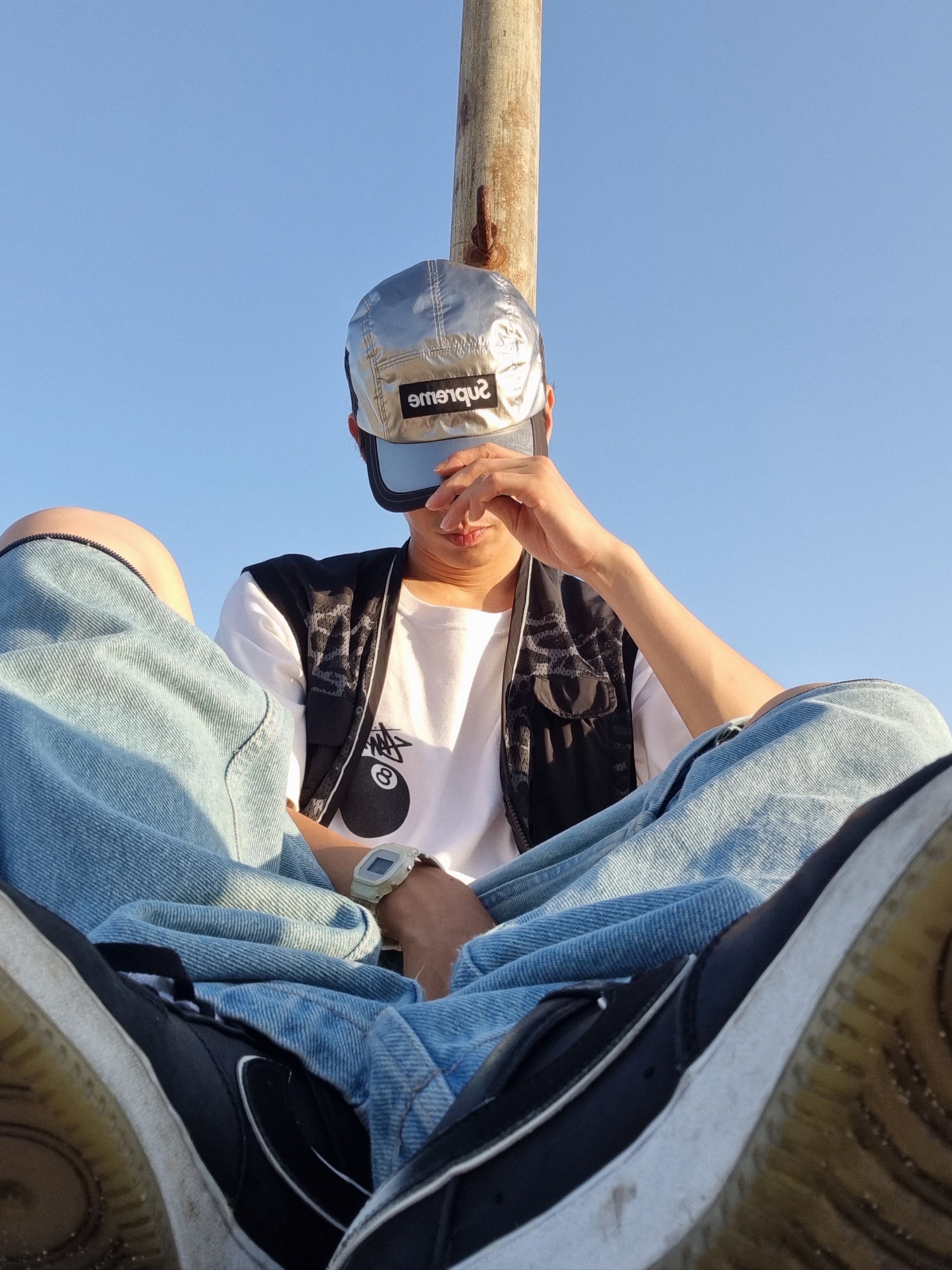 Stussy 8 Ball T-Shirt White - 22SS, Supreme Gore-Tex Camp Cap Silver - 22FW 착용 스타일 - 2