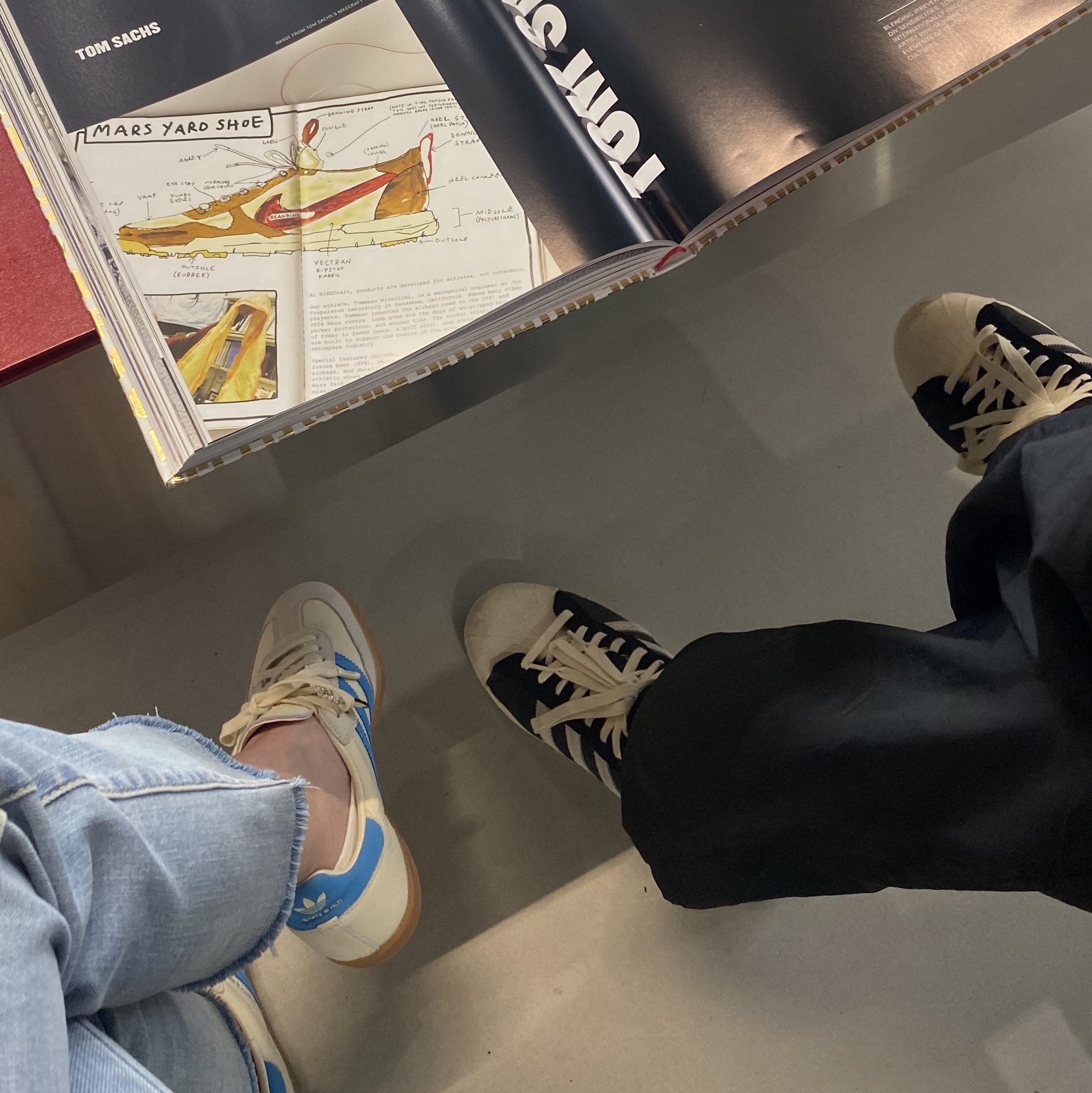 Adidas x Sporty & Rich Samba Cream Blue, Adidas Superstar 82 Black White 착용 스타일 - 4