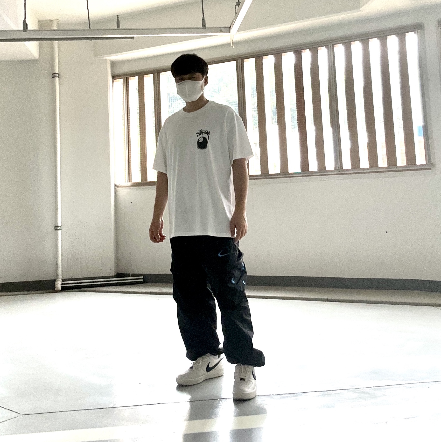 Nike x Stussy NRG FL SS 8 Ball T-Shirt White (DO9323-100), Nike x Ambush Air Force 1 Low SP Phantom 착용 스타일
