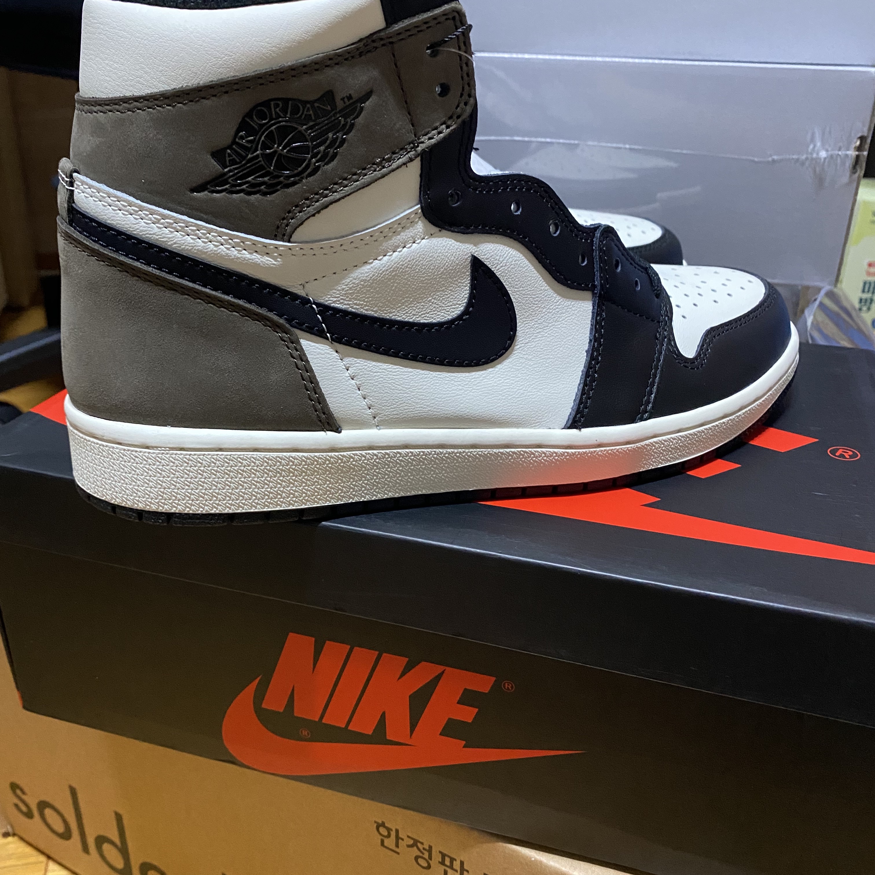 Jordan 1 Retro High OG Black Mocha 착용 스타일