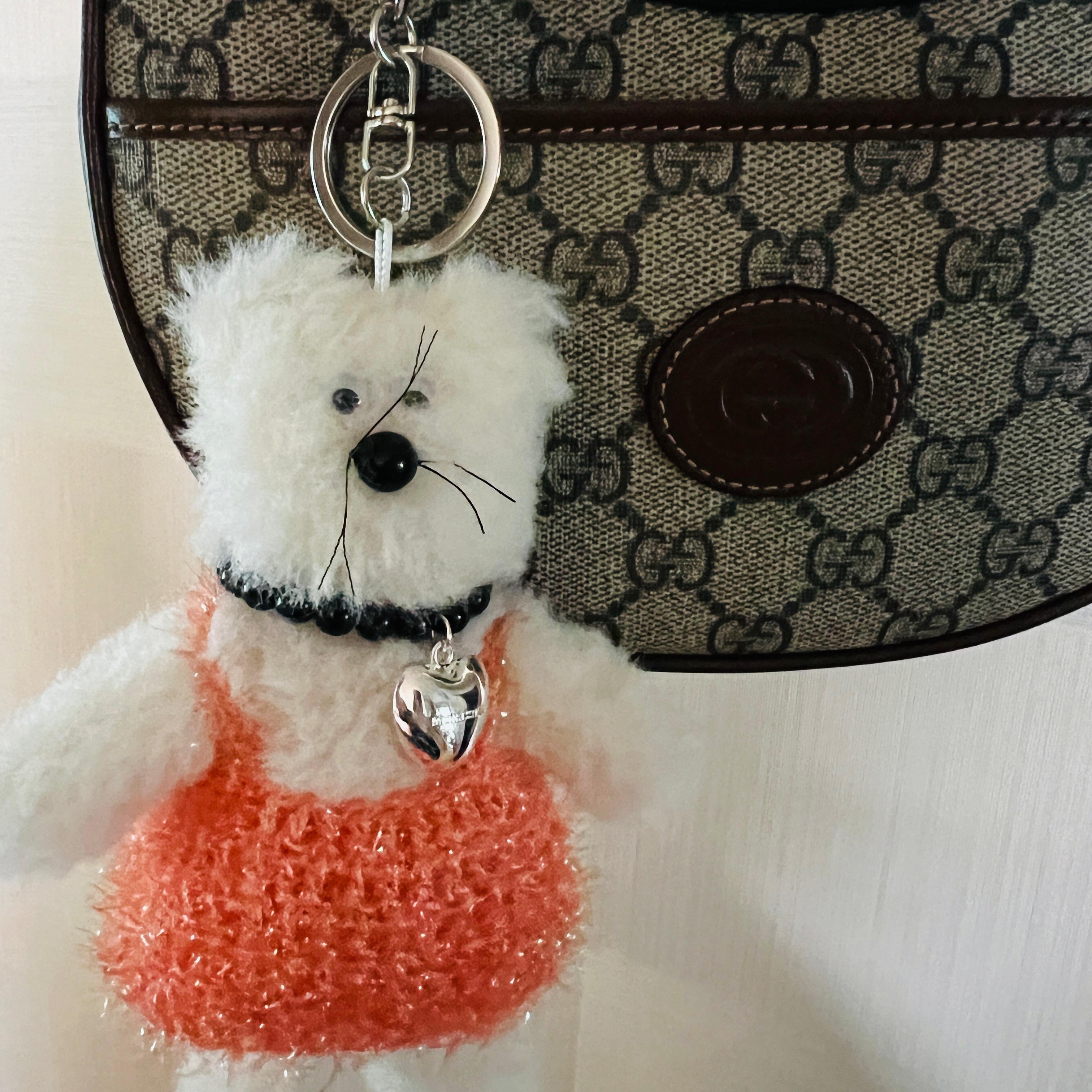 Gucci Half Moon Shaped Mini Bag with Interlocking G Beige Ebony 착용 스타일