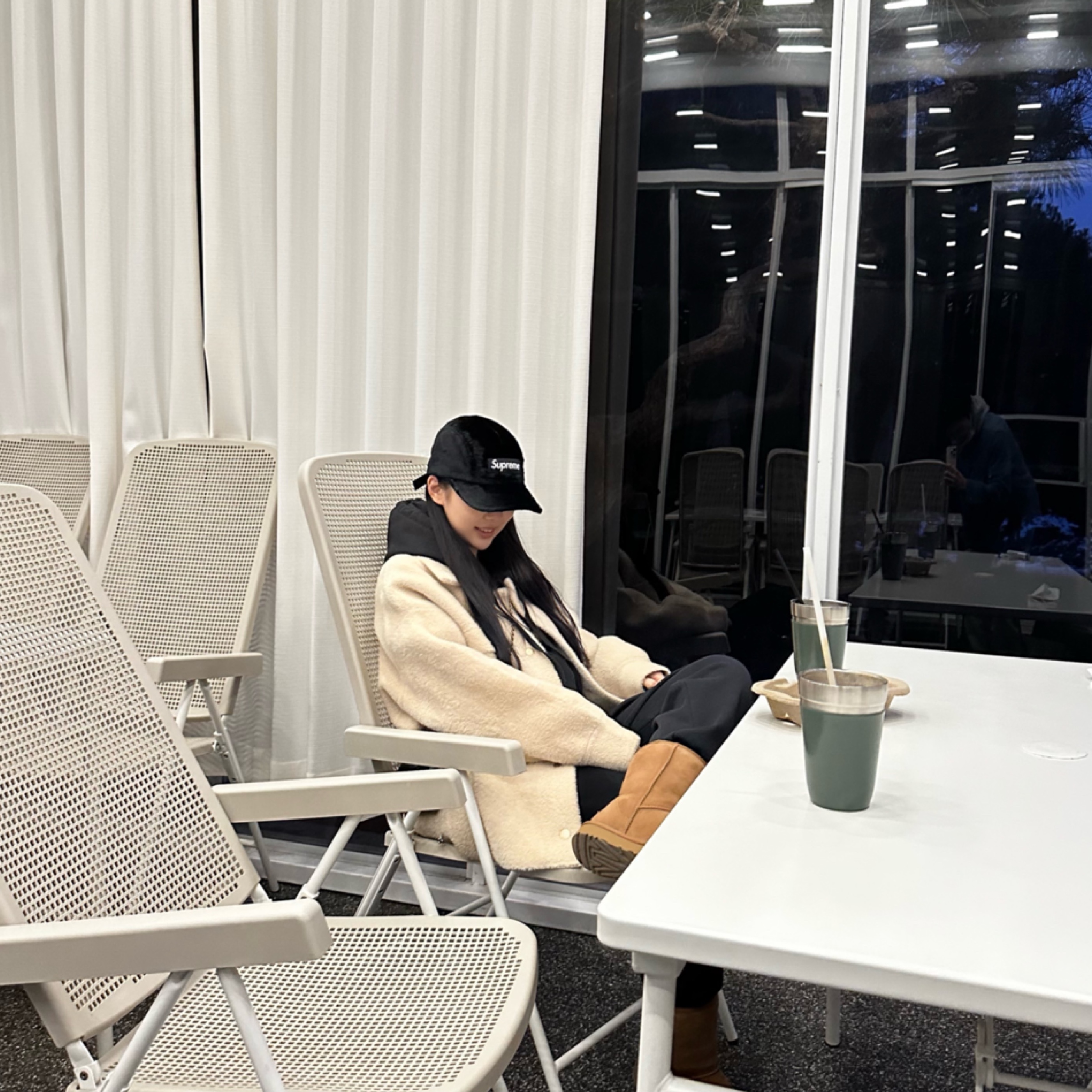 Supreme Crushed Velvet Camp Cap Black - 22SS, (W) UGG Classic Short II Boots Chestnut 착용 스타일