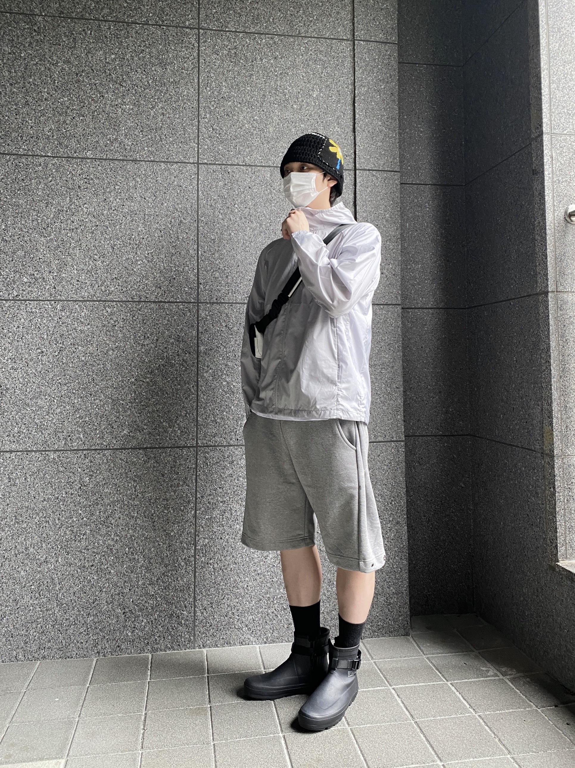 Moonstar 810s ET027 Marke Modi Charcoal, MJD Side Snap Wide Sweatshorts Melange Grey 착용 스타일 - 3