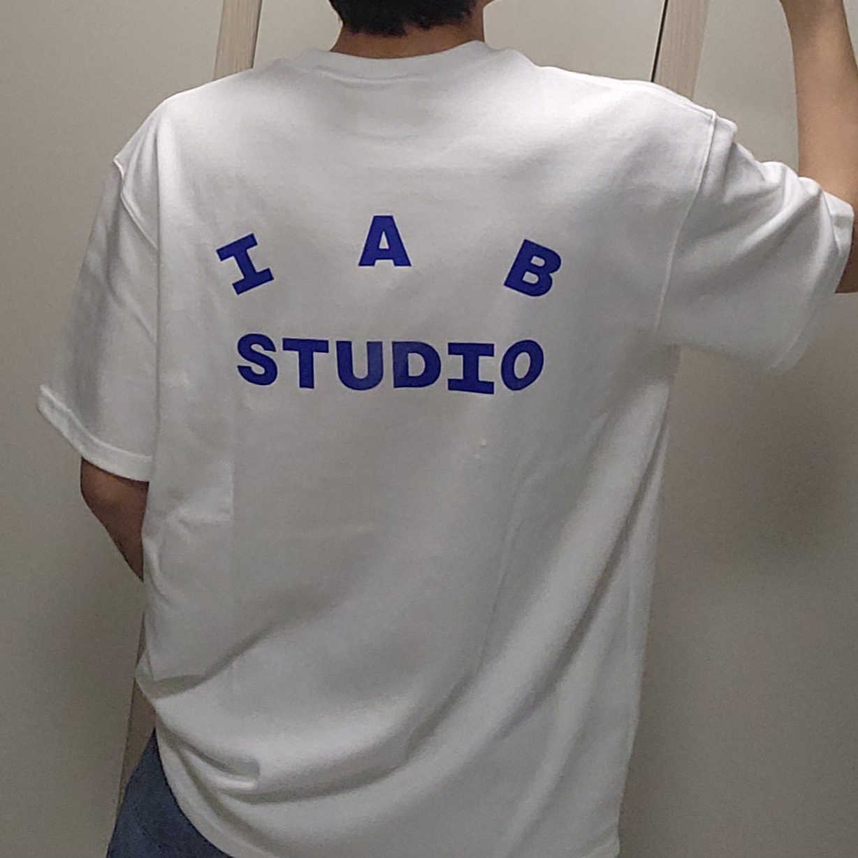 IAB Studio 10th Anniversary T-Shirt White 착용 스타일