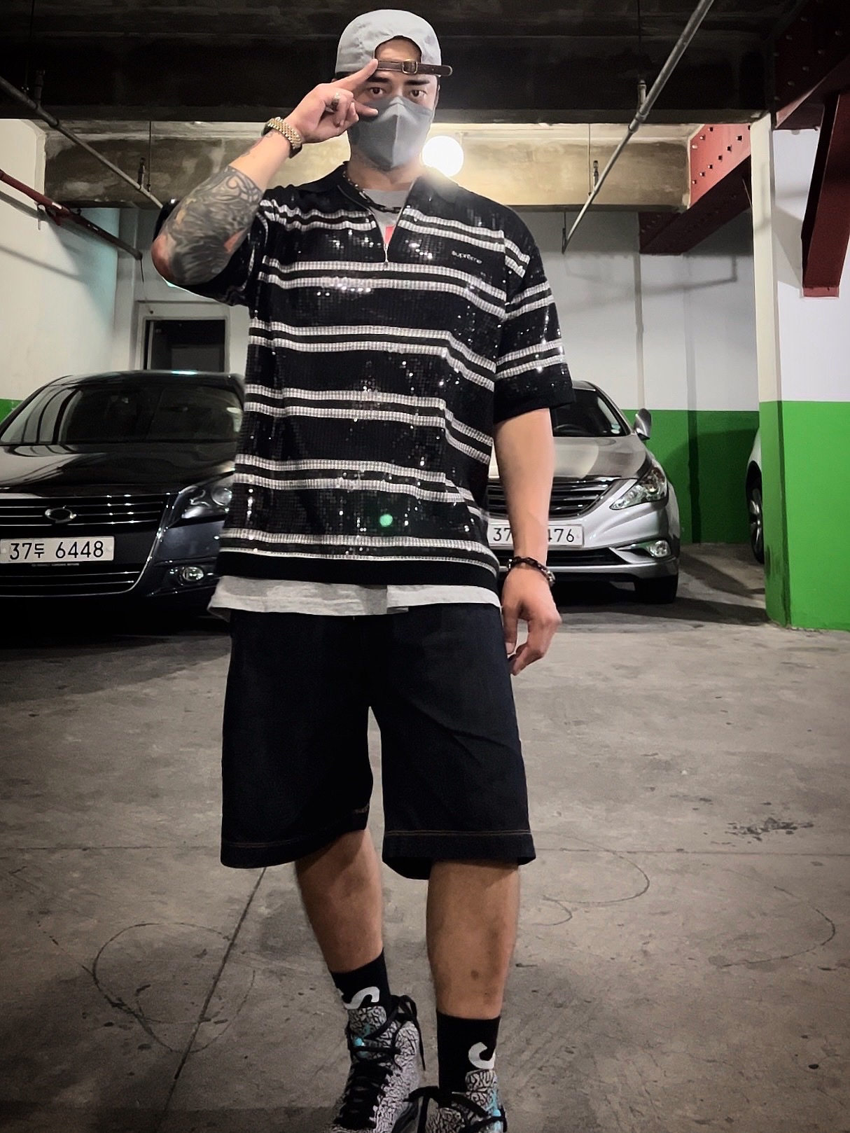 Supreme Washed Chino Twill Camp Cap Grey - 22SS, Supreme Don’t Fuck Around T-Shirt Heather Grey - 22FW 착용 스타일 - 3