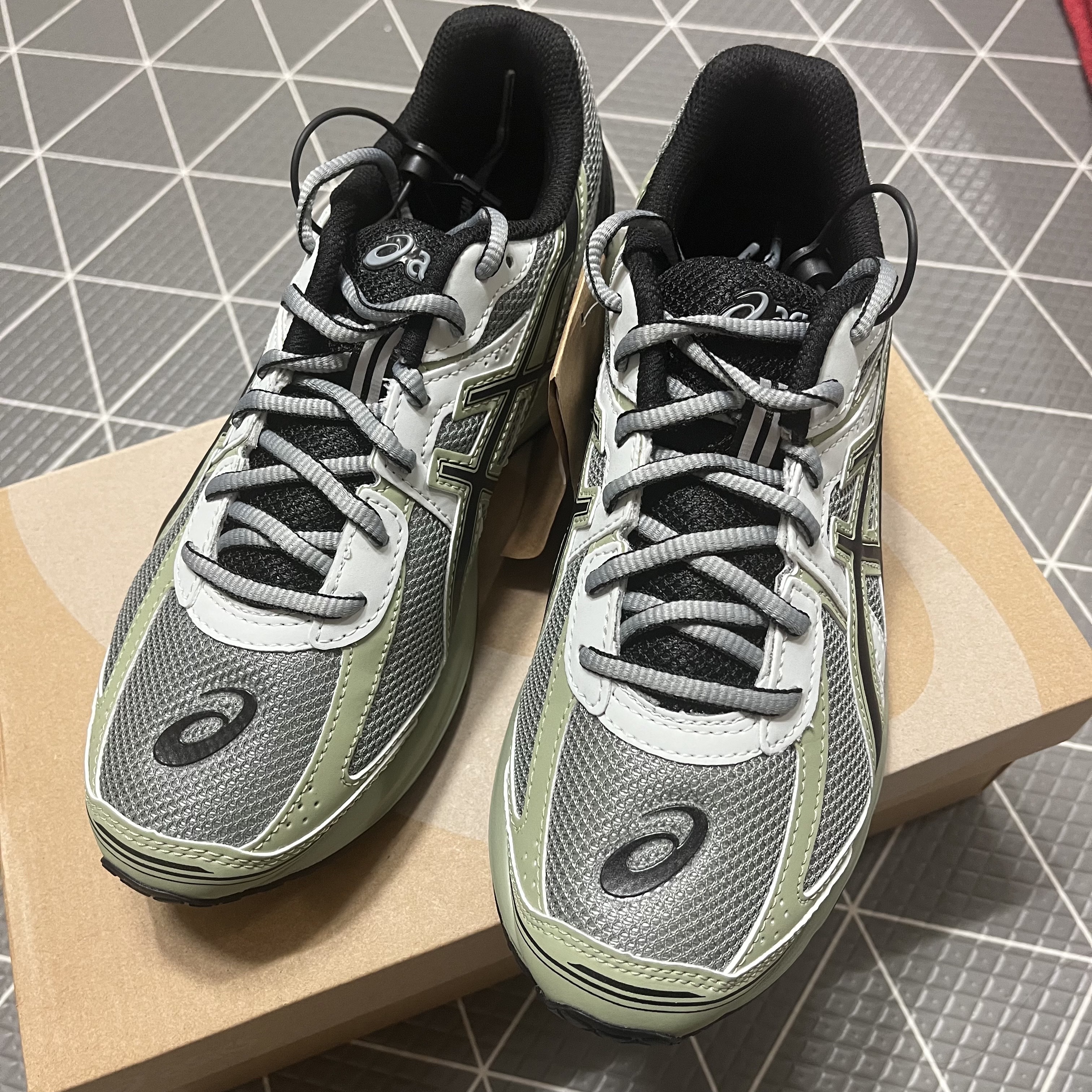 Asics Jog 100 S Sheet Rock - 2E Wide 착용 스타일 - 2