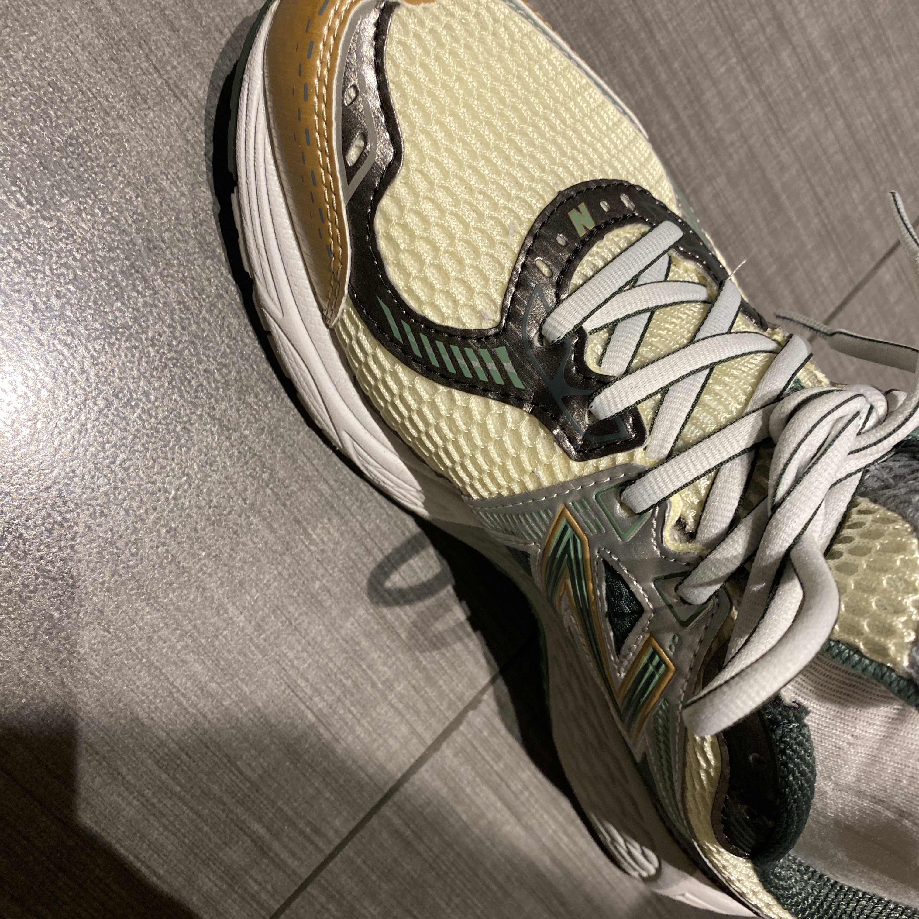 New Balance x Aime Leon Dore 860v2 Green 착용 스타일 - 1