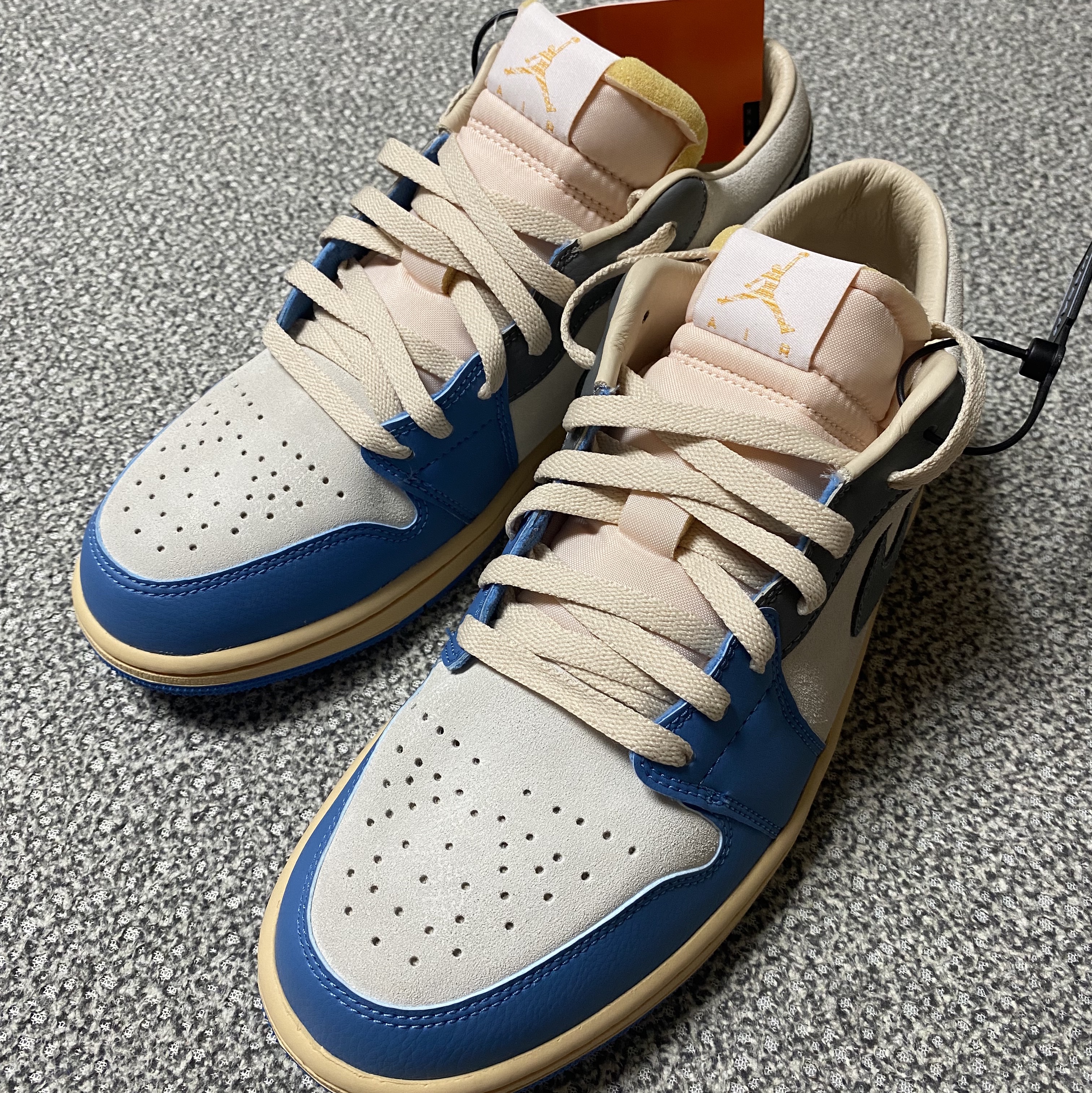 Jordan 1 Low SE Tokyo 96 착용 스타일 - 3