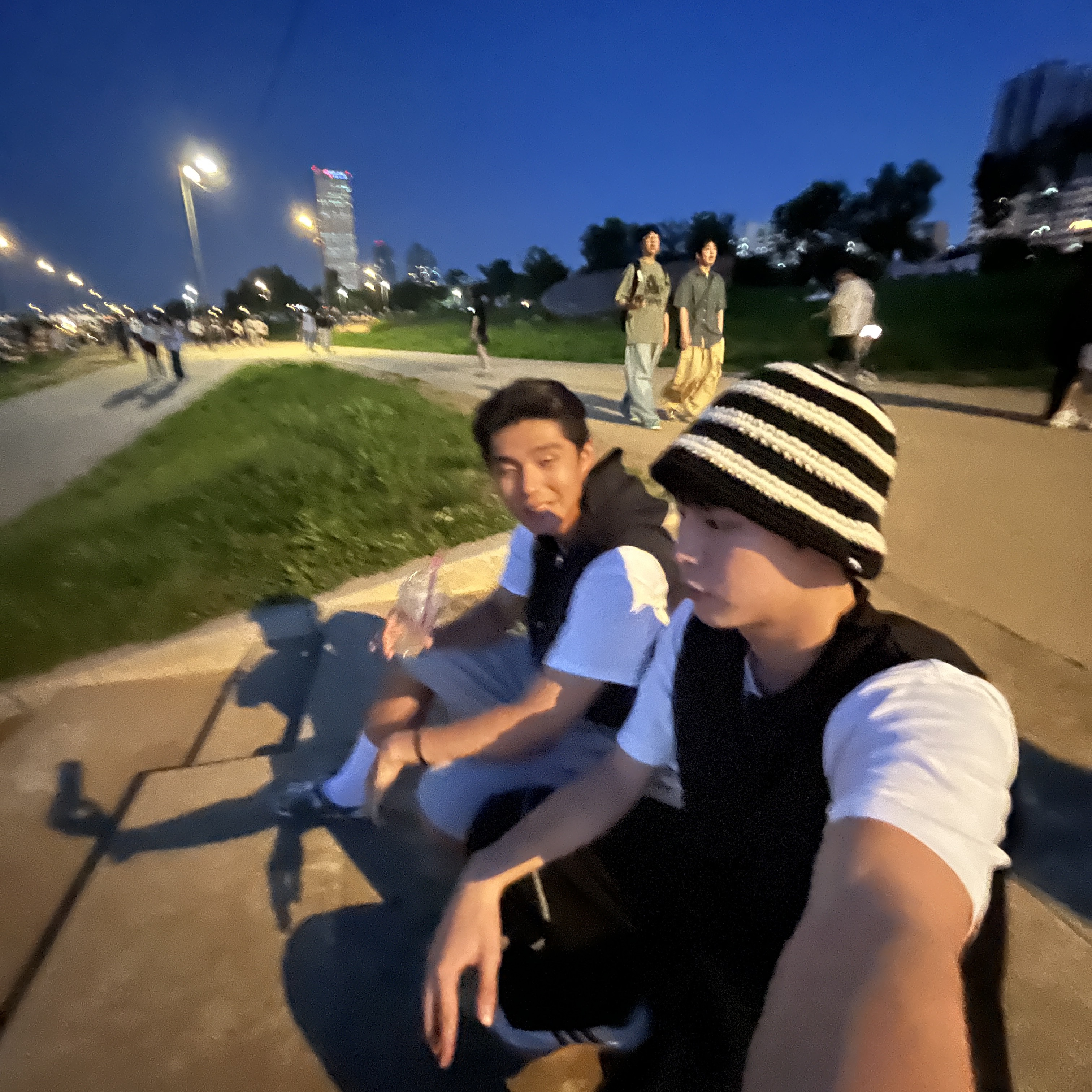 Stussy Swirl Knit Bucket Hat Black 착용 스타일