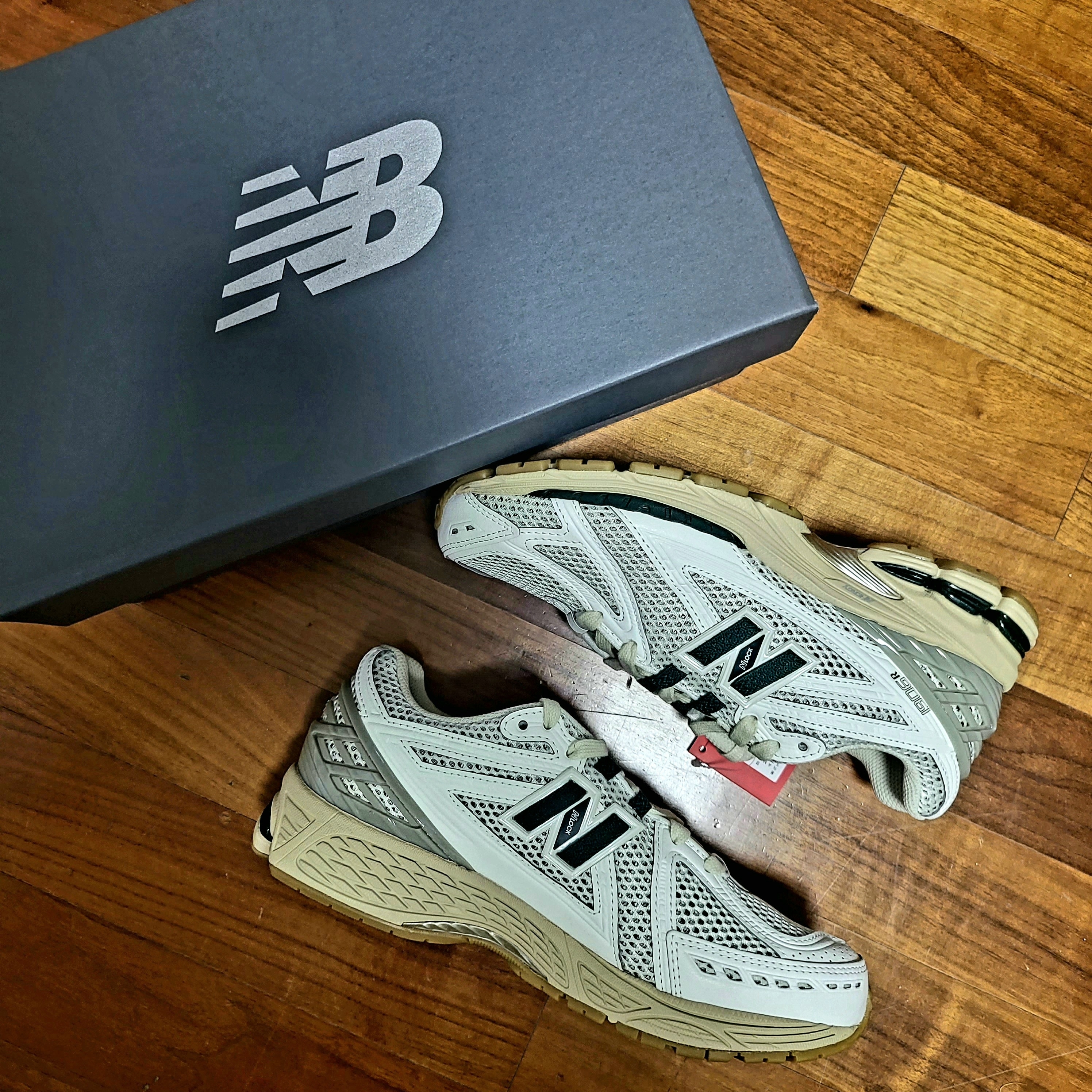 New Balance 1906R Silver Green 착용 스타일