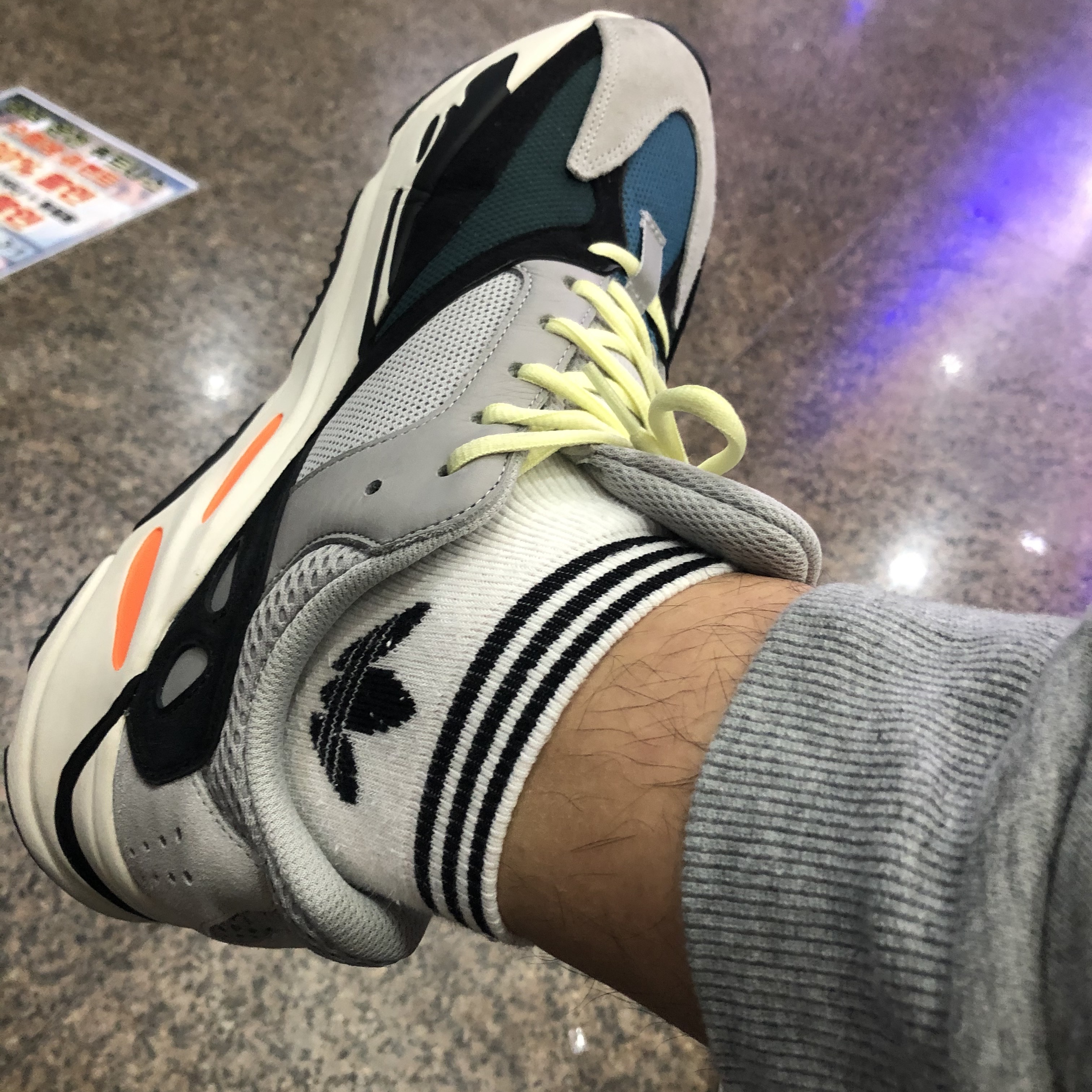 Adidas Yeezy Boost 700 Wave Runner Solid Grey 2017/2019 착용 스타일