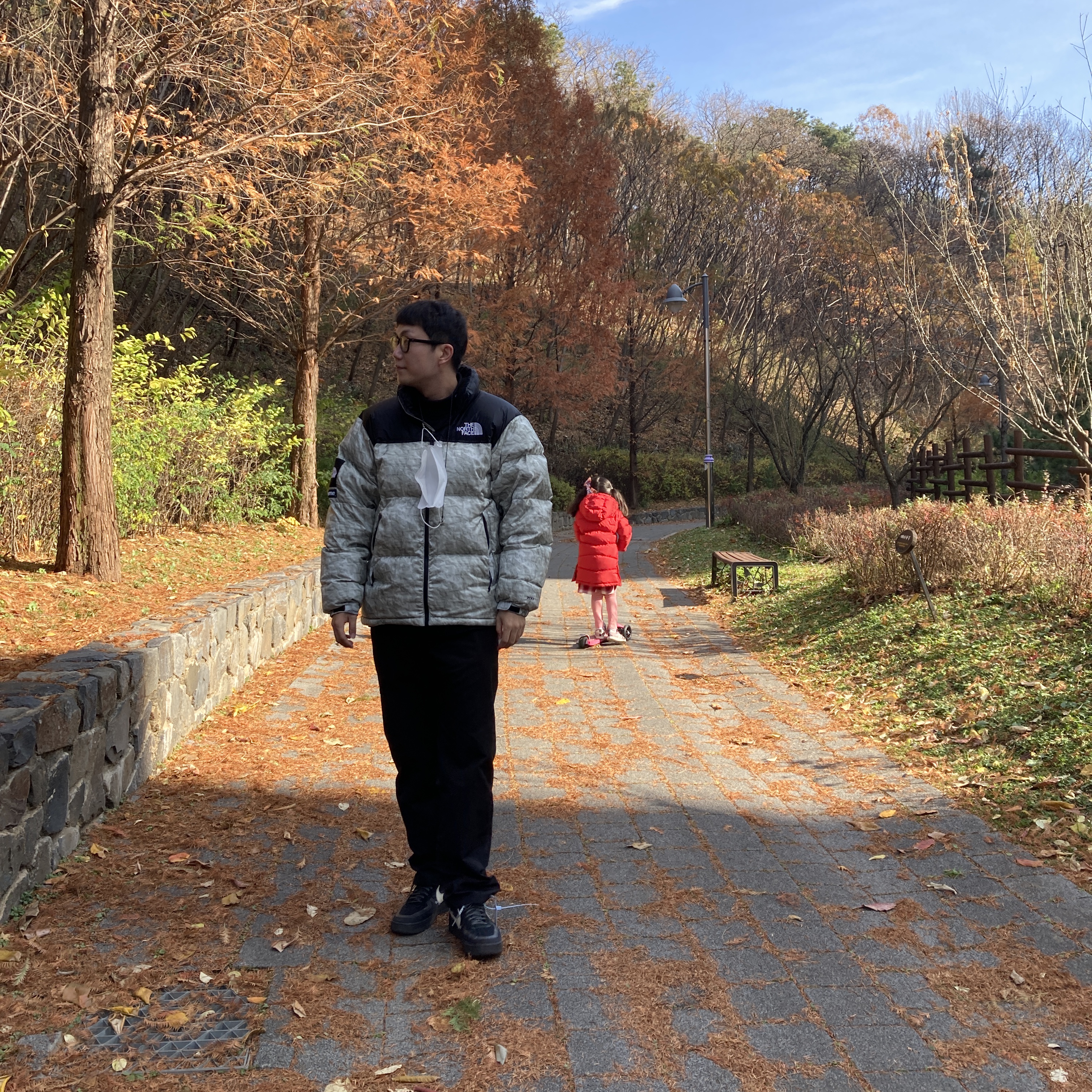 Supreme x The North Face Paper Print Nuptse Jacket - 19FW, Nike x Off-White Air Force 1 Low Black White 착용 스타일