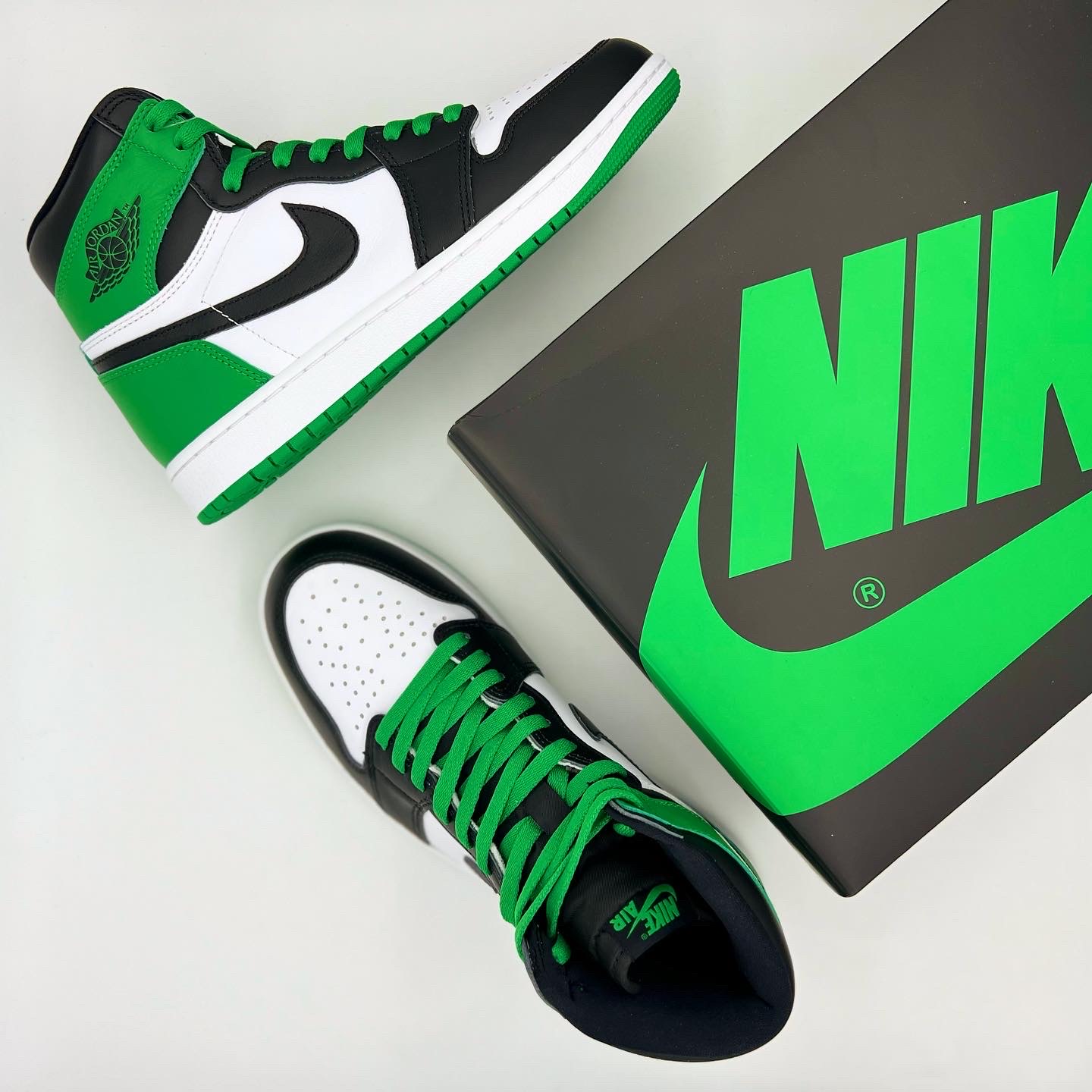 Jordan 1 Retro High OG Black and Lucky Green 착용 스타일 - 5