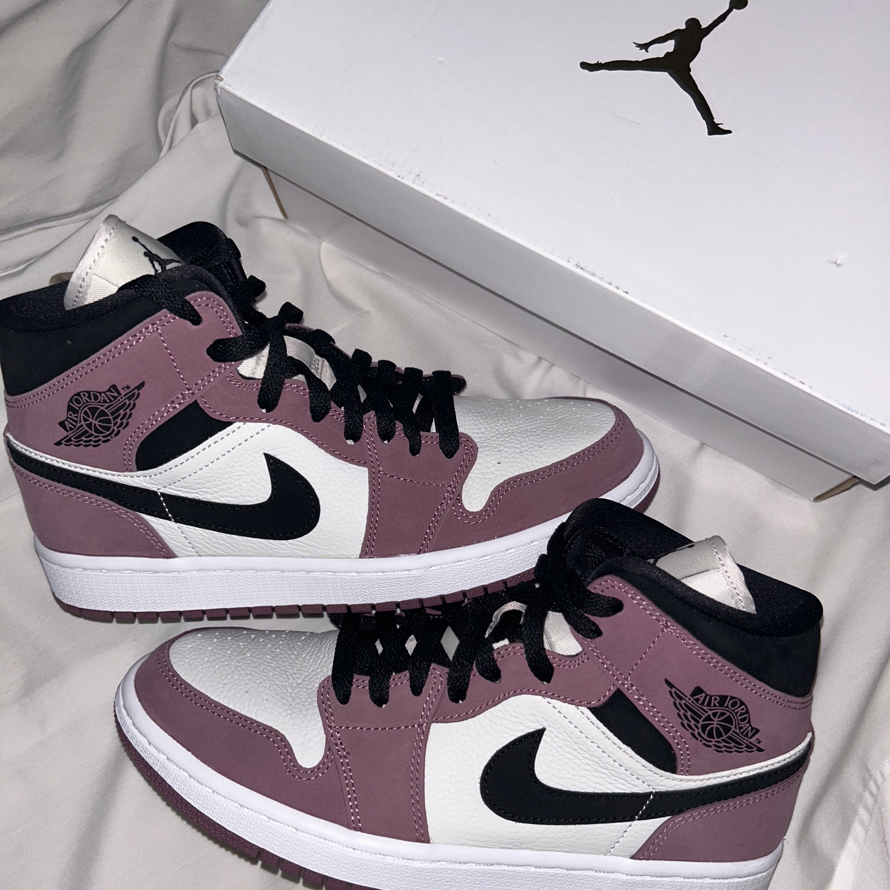 (W) Jordan 1 Mid SE Light Mulberry 착용 스타일
