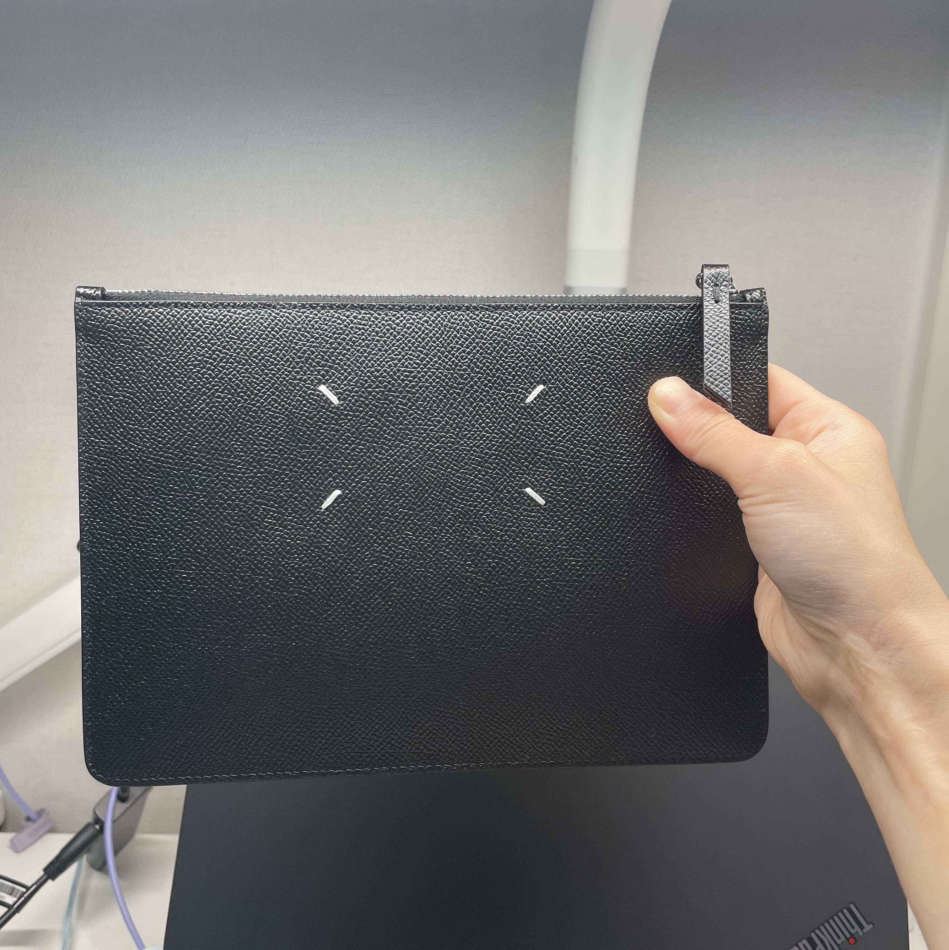 Maison Margiela Bovine Leather Pouch Black 착용 스타일
