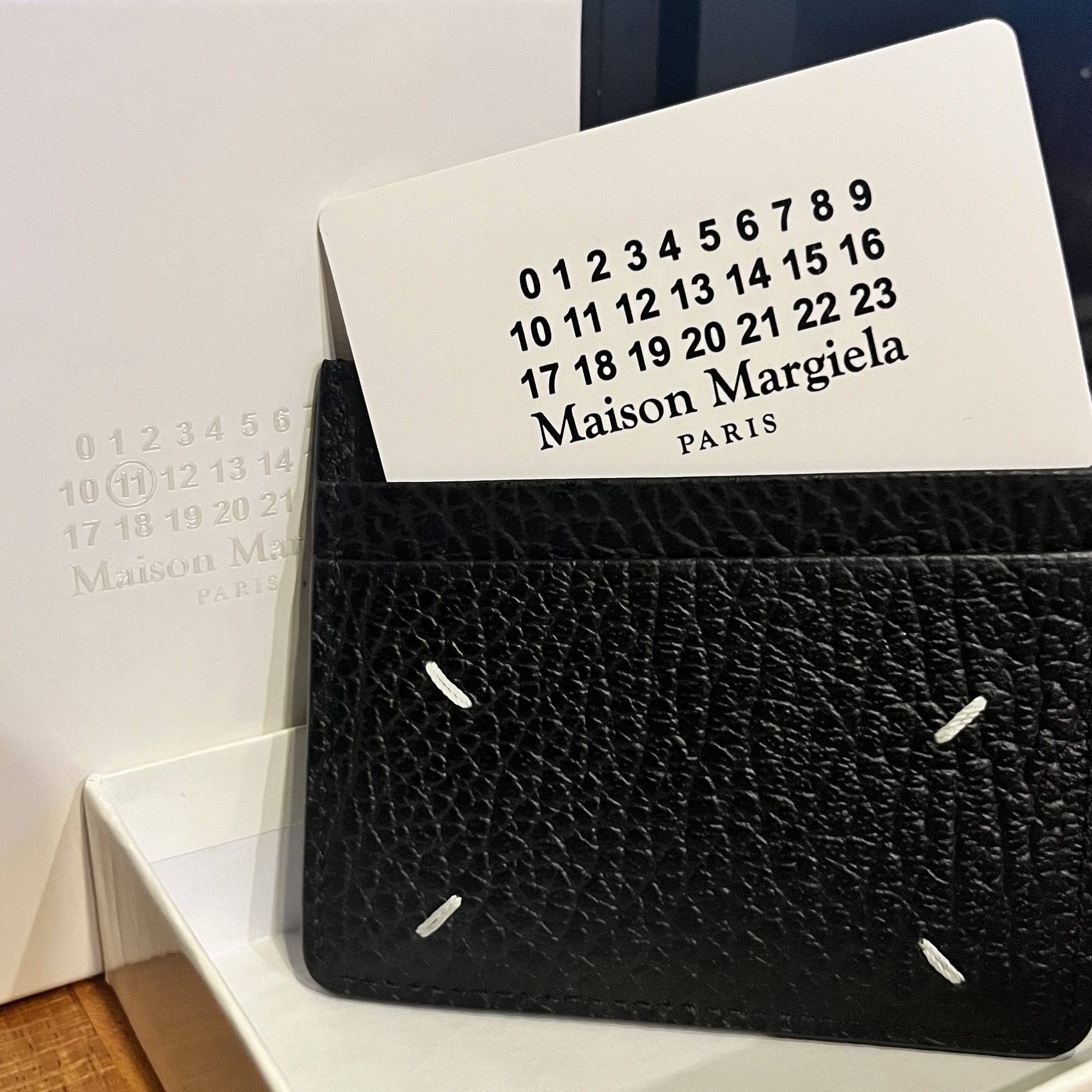 Maison Margiela Stitch Card Holder Black 착용 스타일