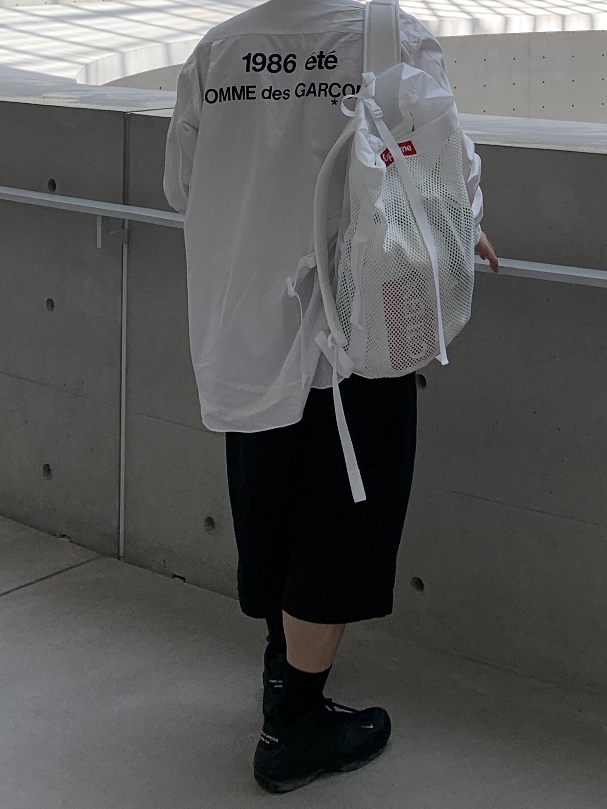Nike x Comme des Garcons Homme Plus Air Foamposite One Black, CDG 1986 Comme Des Garcons Archive Shirt White 착용 스타일 - 3