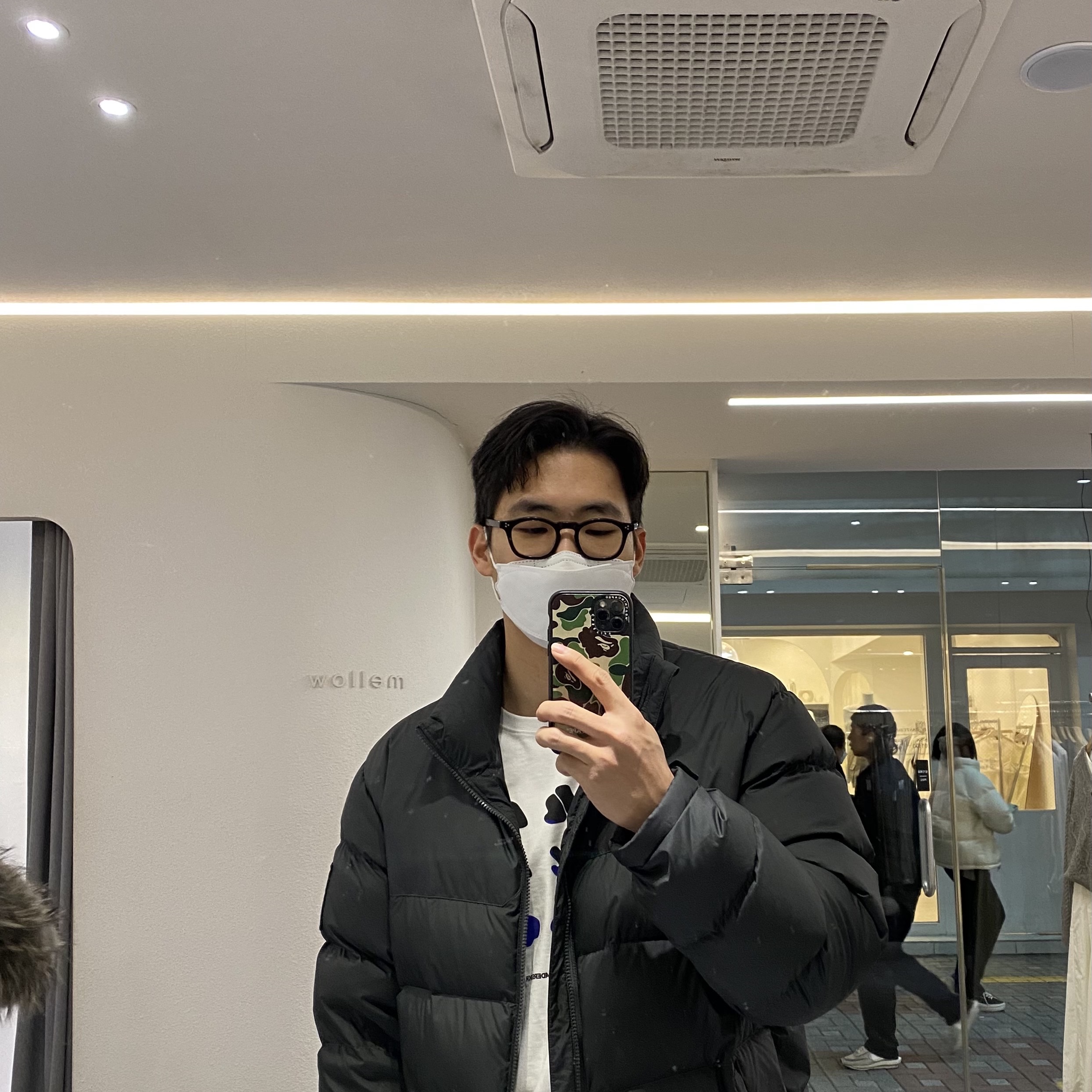 The North Face 1992 Nuptse Jacket Charcoal, Zara x Ader Error Graphic Long Sleeve T-Shirt Scratch White 착용 스타일