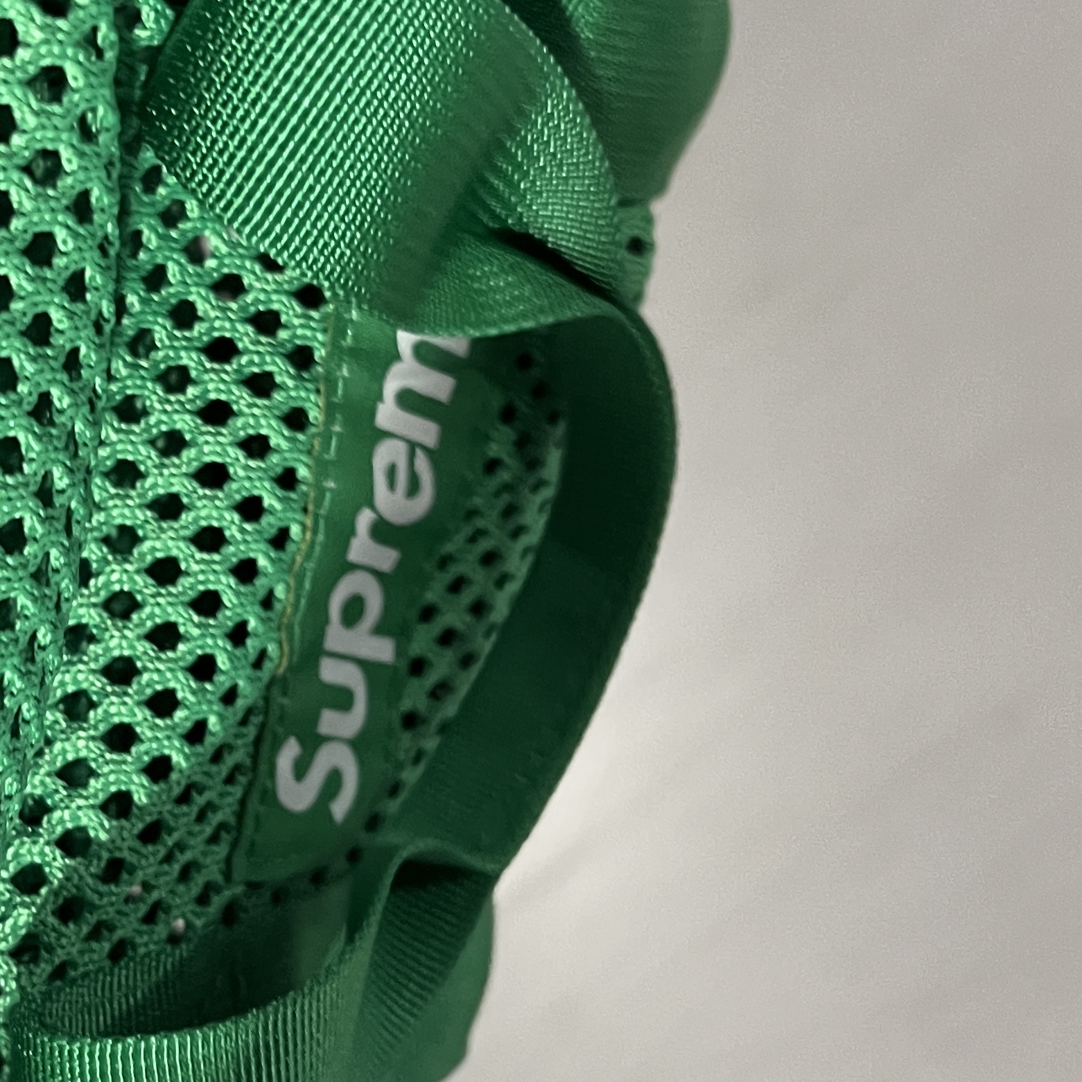 Supreme Mesh Mini Duffle Bag Green - 23SS 착용 스타일
