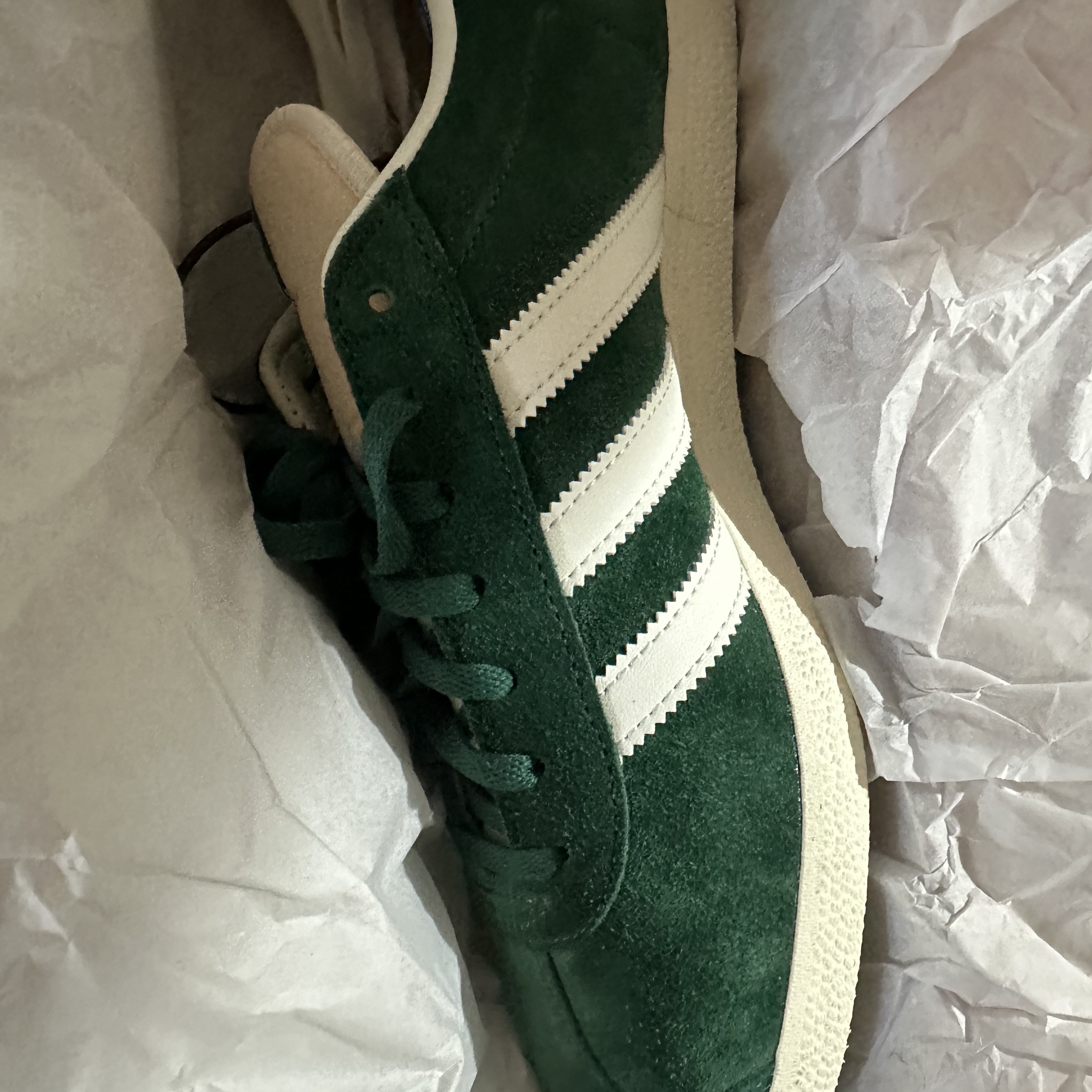 Adidas Gazelle Dark Green Cream White 착용 스타일