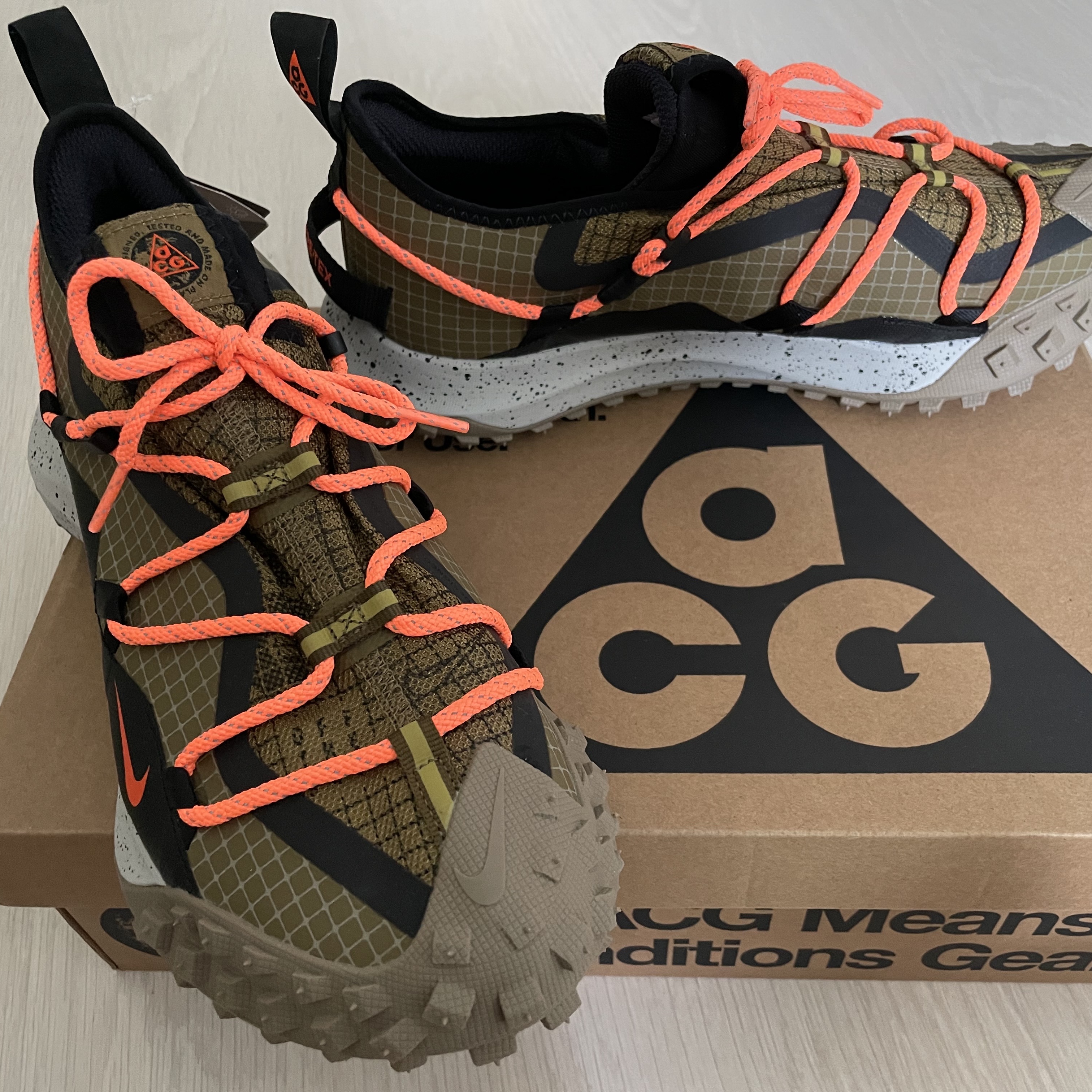 Nike ACG Mountain Fly Low Gore-Tex SE Hazel Rush 착용 스타일 - 2