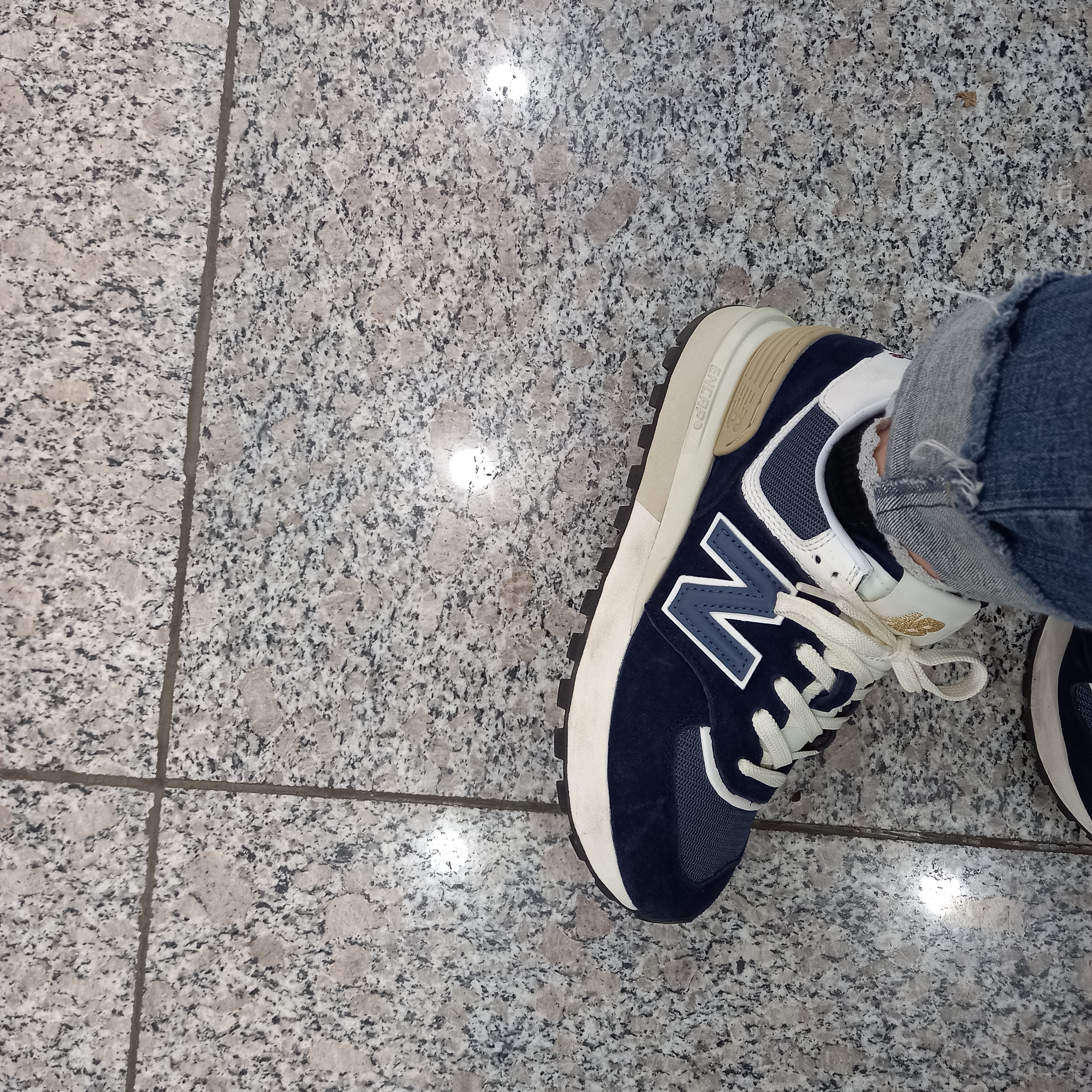 New Balance 574 Legacy Navy 착용 스타일